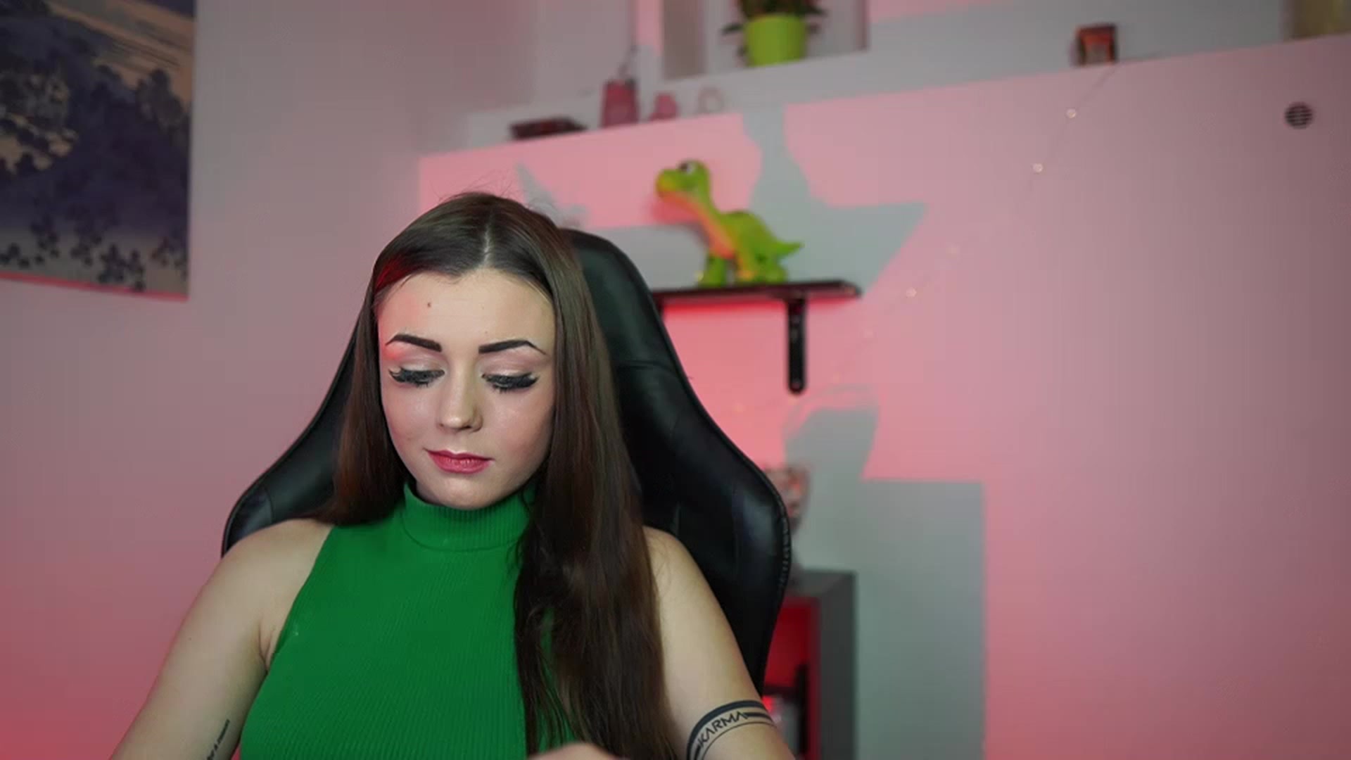 Gallery image thumbnail from Sunny__Leone_'s myfreecams stream on, 03/11/2023, 22:34 image 9 of 20