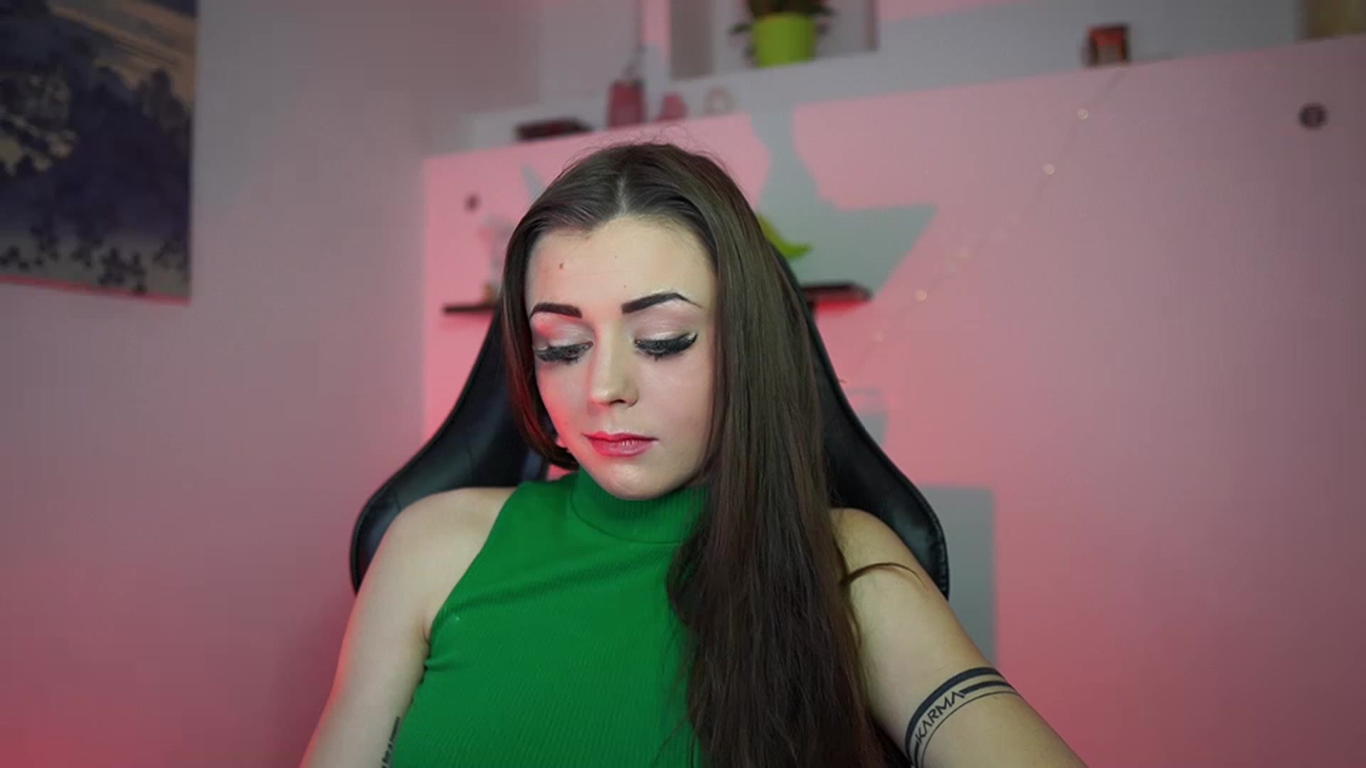Gallery image thumbnail from Sunny__Leone_'s myfreecams stream on, 03/11/2023, 22:34 image 19 of 20