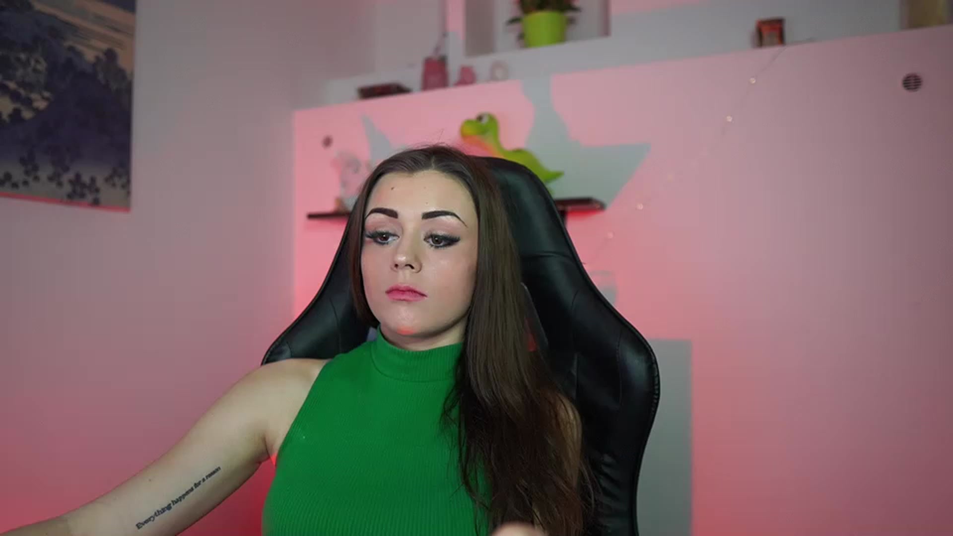 Gallery image thumbnail from Sunny__Leone_'s myfreecams stream on, 03/12/2023, 24:18 image 14 of 20