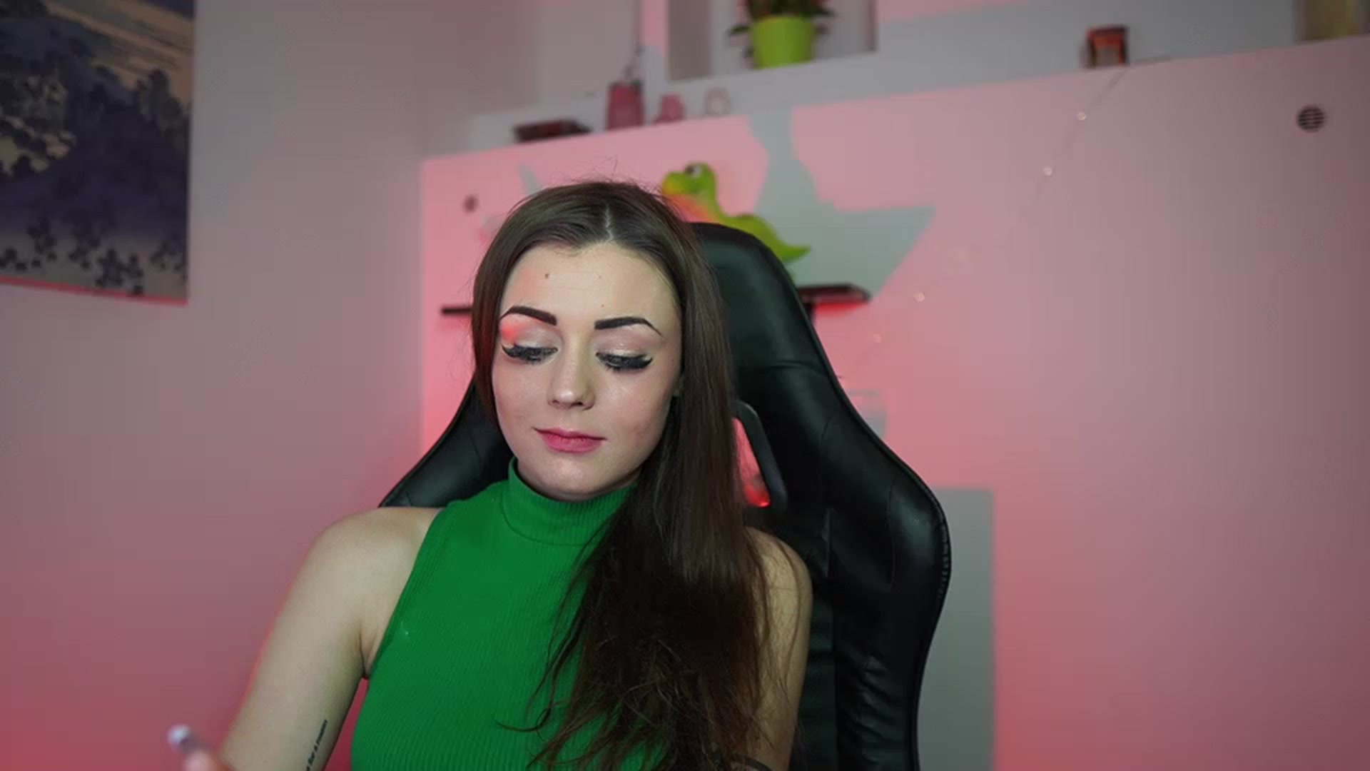 Gallery image thumbnail from Sunny__Leone_'s myfreecams stream on, 03/12/2023, 24:18 image 1 of 20