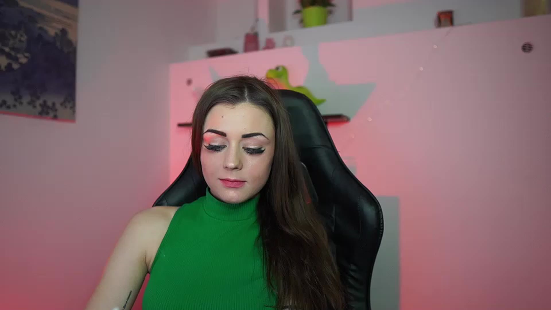 Gallery image thumbnail from Sunny__Leone_'s myfreecams stream on, 03/12/2023, 24:18 image 5 of 20