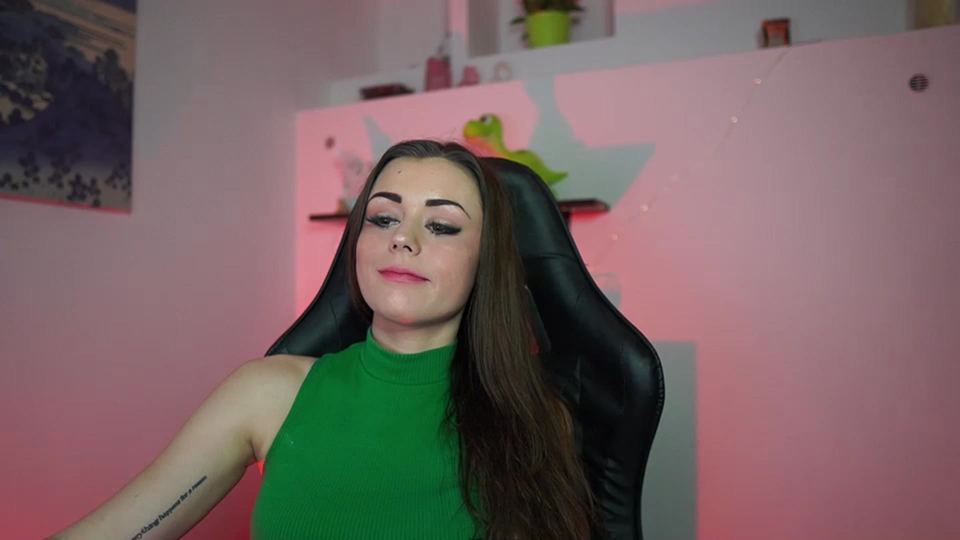 Gallery image thumbnail from Sunny__Leone_'s myfreecams stream on, 03/12/2023, 24:18 image 7 of 20