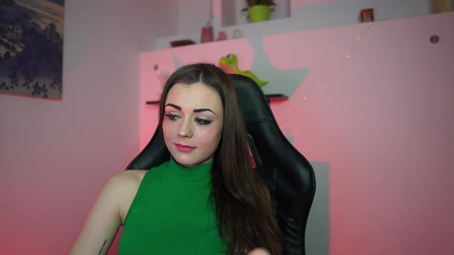 Gallery image thumbnail from Sunny__Leone_'s myfreecams stream on, 03/12/2023, 24:18 image 6 of 20
