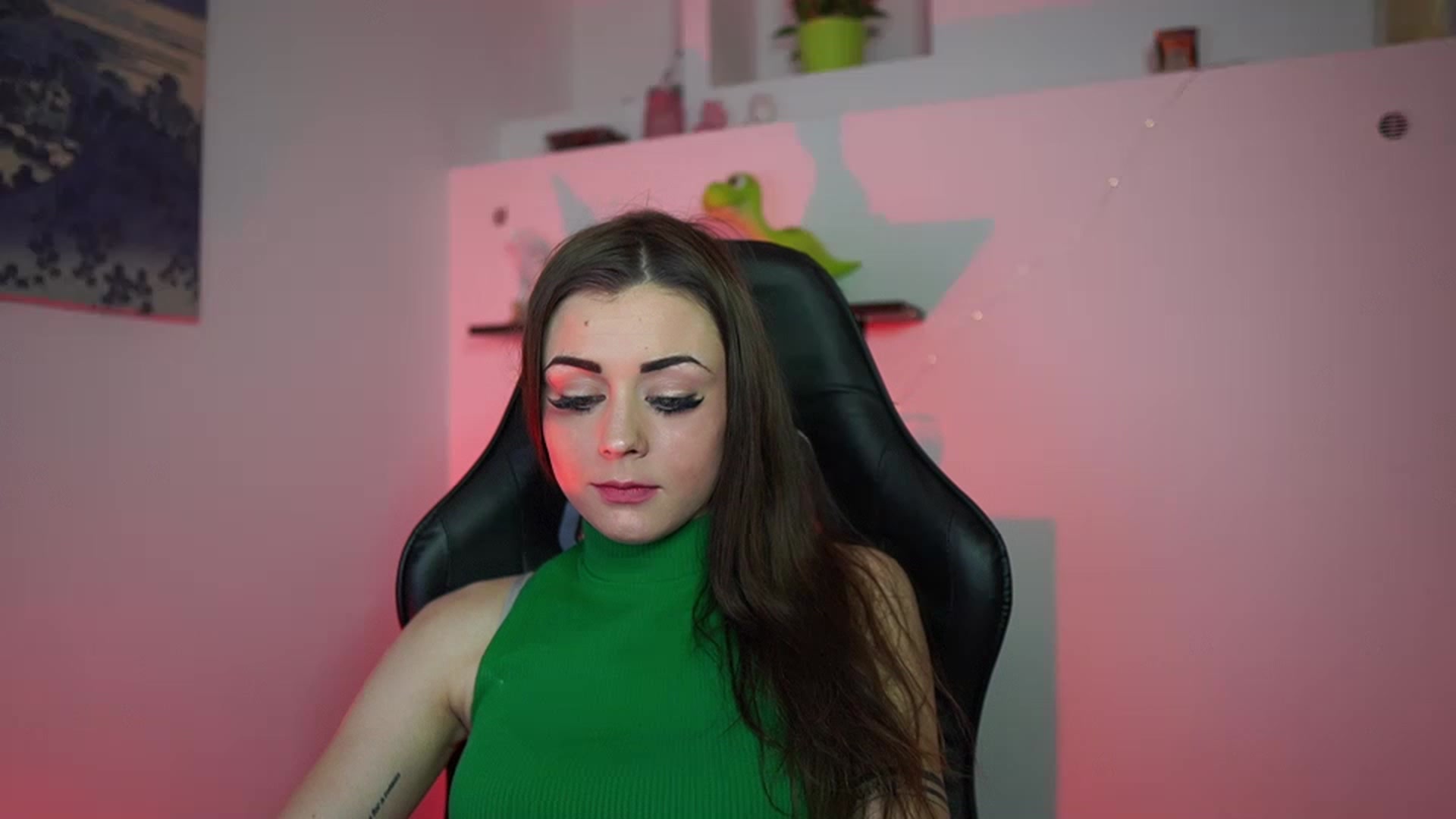 Gallery image thumbnail from Sunny__Leone_'s myfreecams stream on, 03/12/2023, 24:18 image 15 of 20