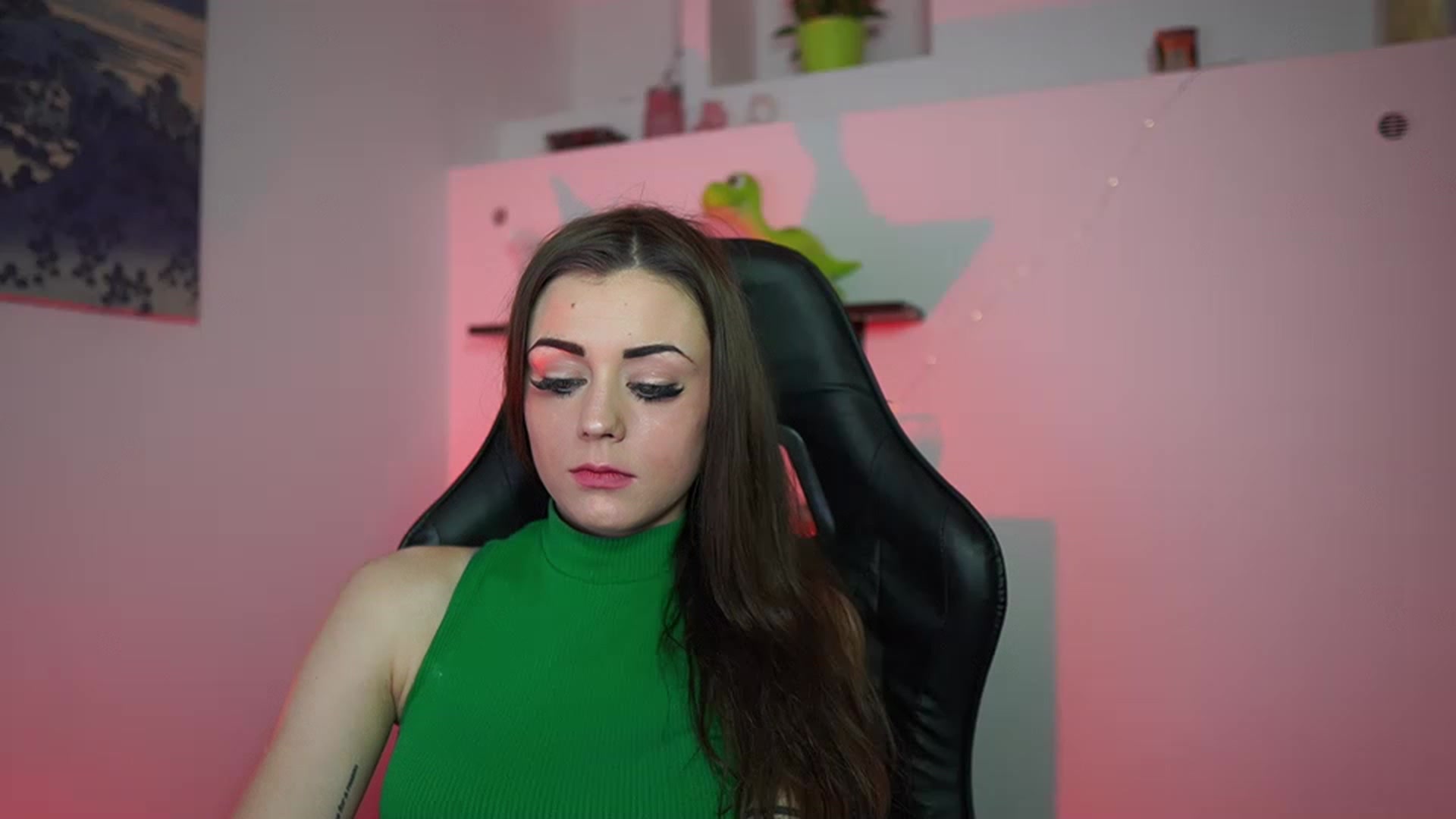 Gallery image thumbnail from Sunny__Leone_'s myfreecams stream on, 03/12/2023, 24:18 image 9 of 20