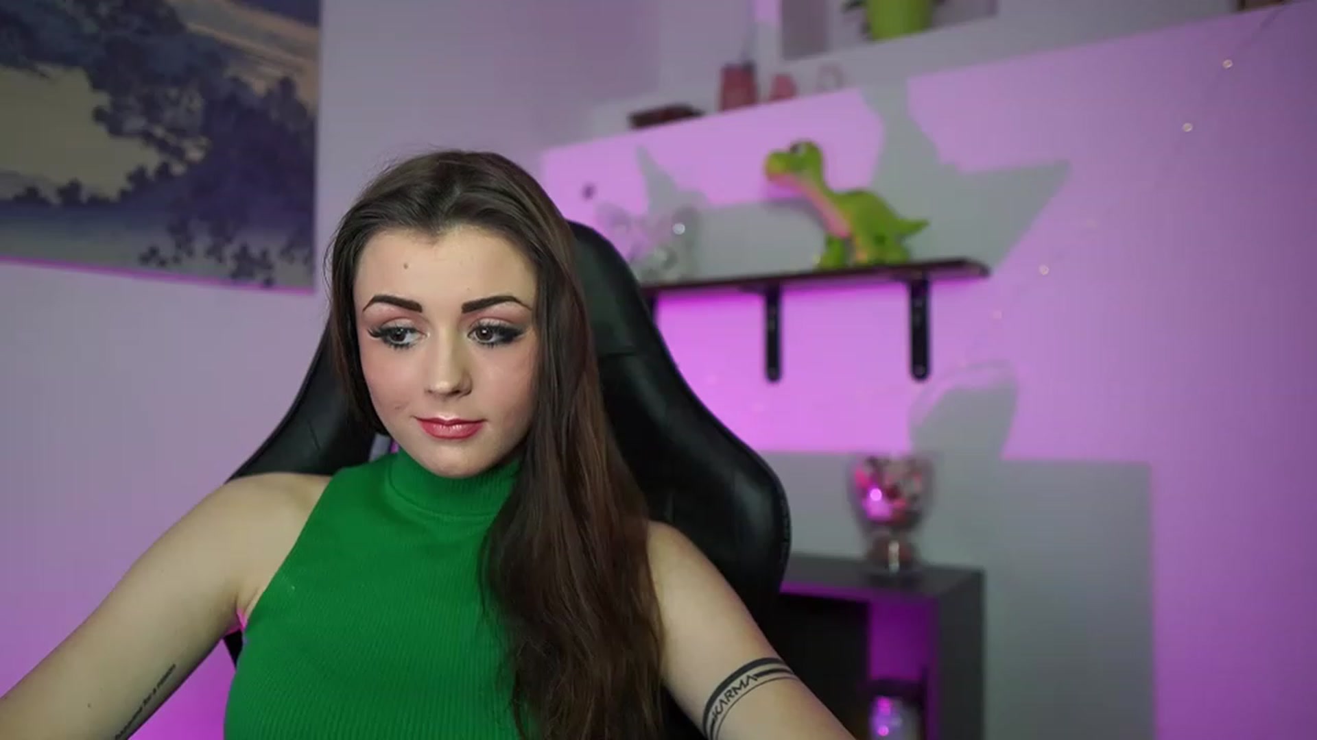 Gallery image thumbnail from Sunny__Leone_'s myfreecams stream on, 03/13/2023, 20:08 image 3 of 20