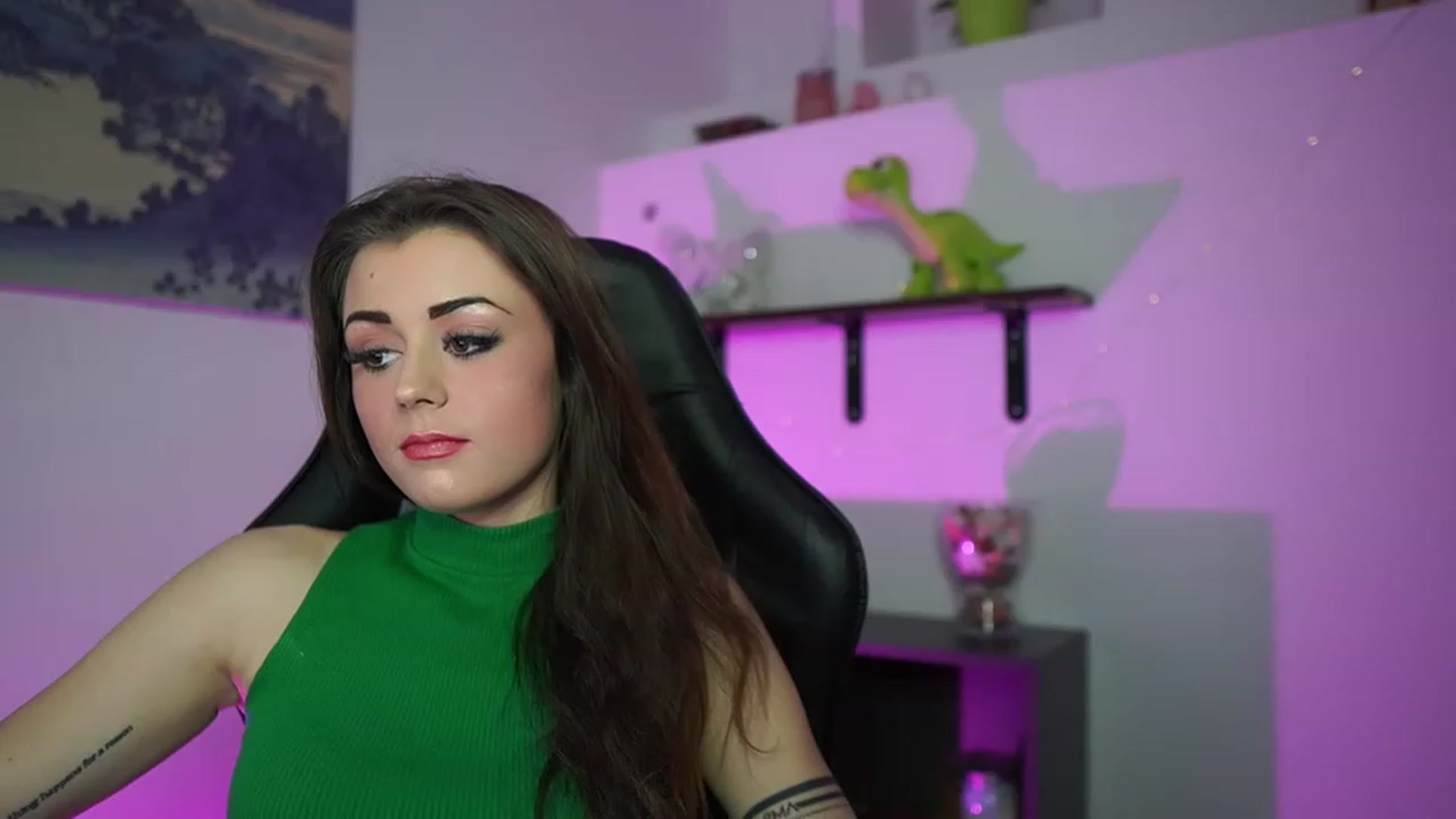 Gallery image thumbnail from Sunny__Leone_'s myfreecams stream on, 03/13/2023, 20:08 image 8 of 20