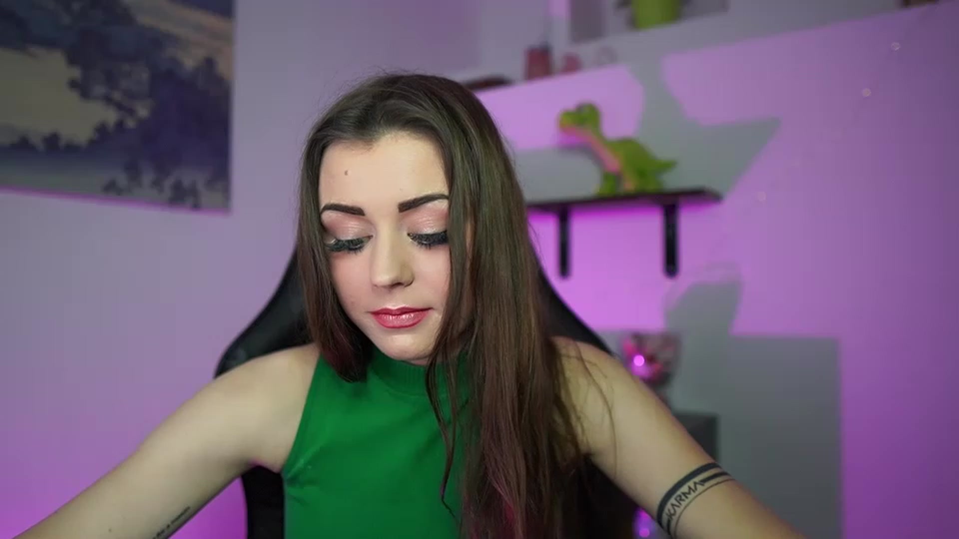 Gallery image thumbnail from Sunny__Leone_'s myfreecams stream on, 03/13/2023, 21:26 image 4 of 20