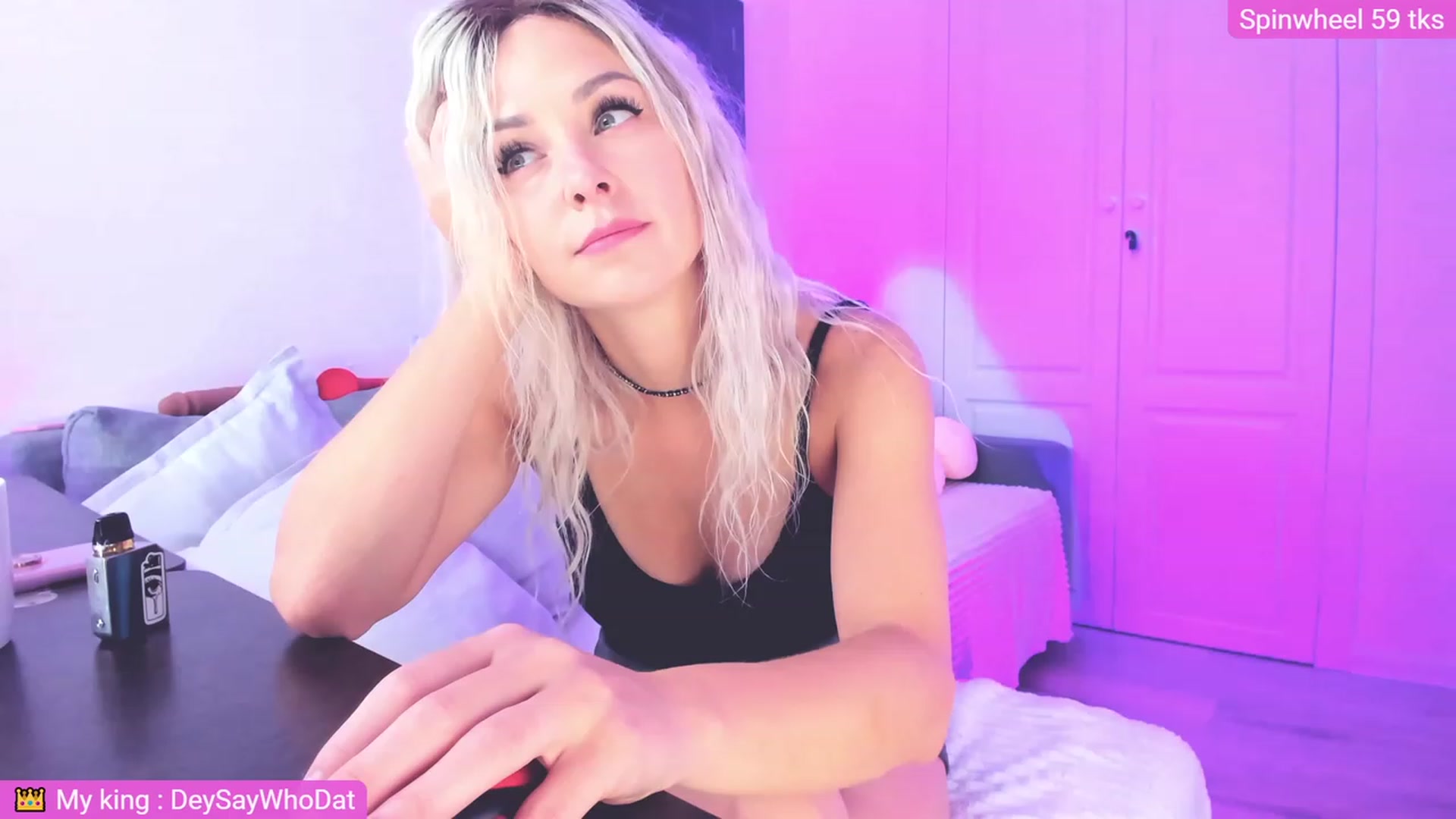 Gallery image thumbnail from Sunny__Sweet's myfreecams stream on, 12/06/2023, 05:42 image 6 of 20
