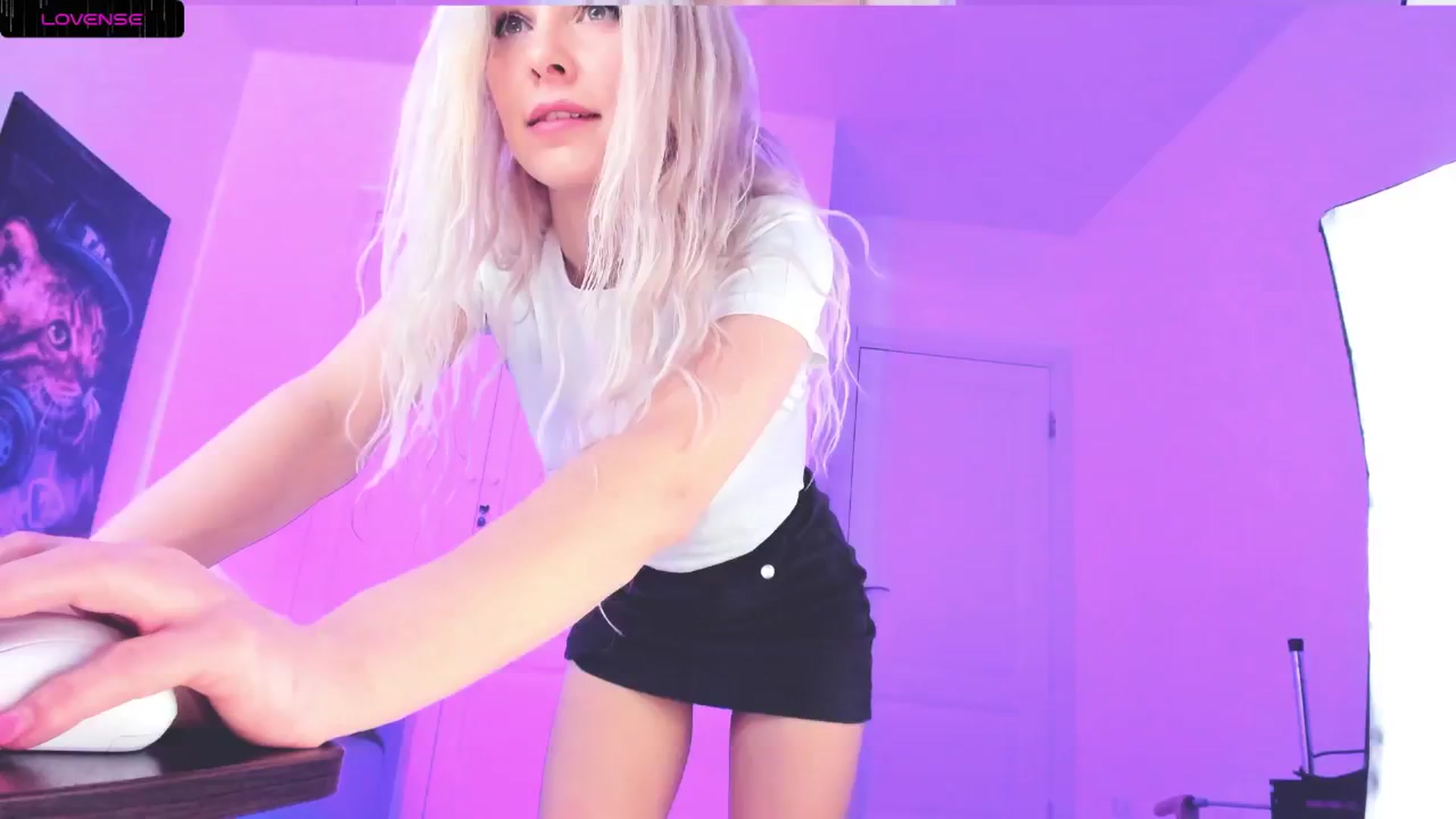 Gallery image thumbnail from Sunny__Sweet's myfreecams stream on, 05/15/2024, 03:36 image 8 of 20
