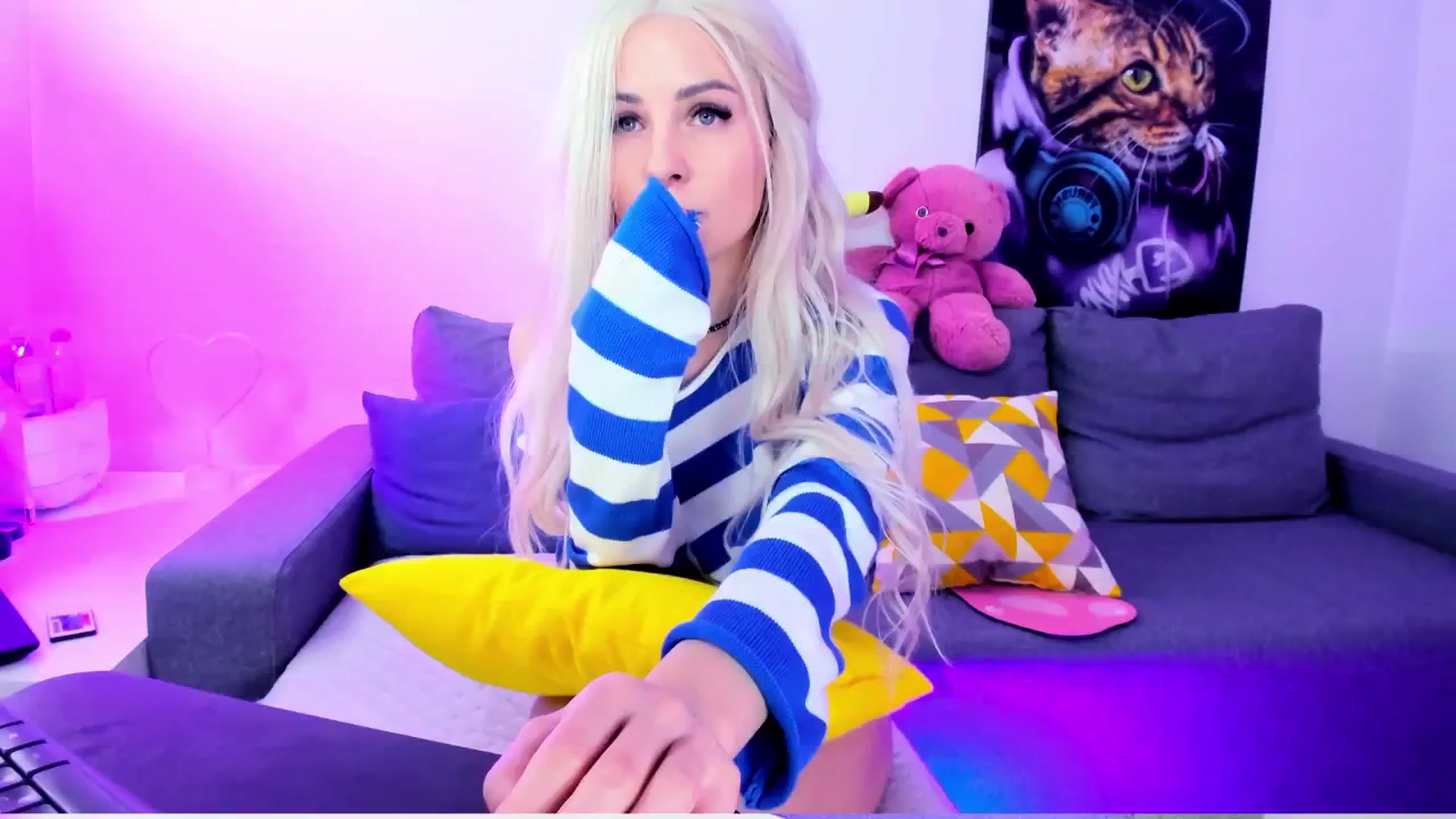 Gallery image thumbnail from Sunny__Sweet's myfreecams stream on, 10/16/2024, 04:42 image 1 of 20