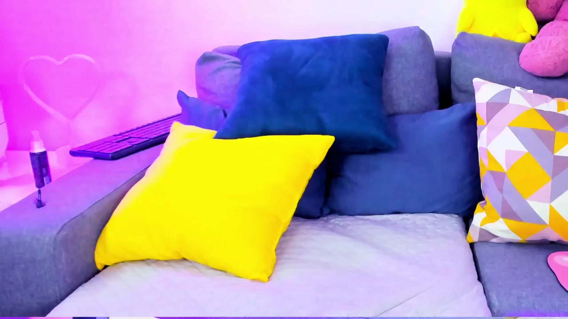 Gallery image thumbnail from Sunny__Sweet's myfreecams stream on, 10/29/2024, 04:44 image 18 of 20