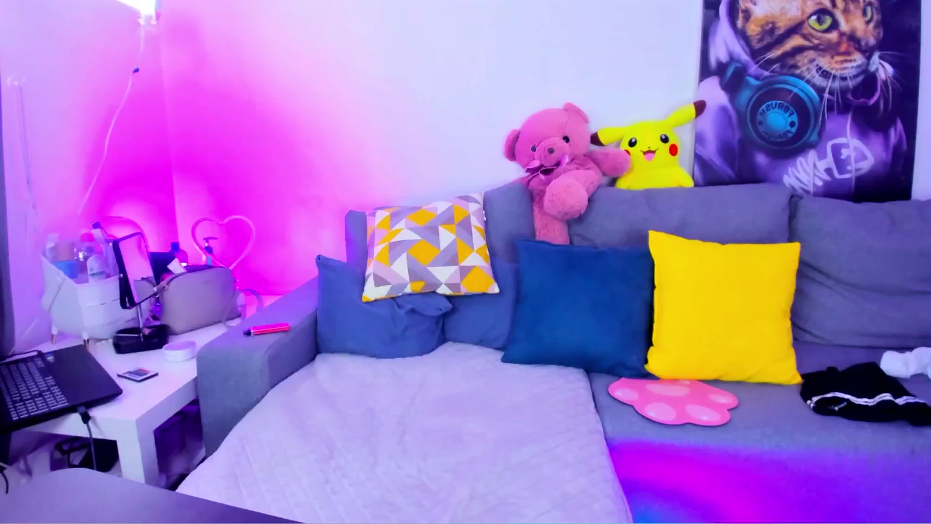 Gallery image thumbnail from Sunny__Sweet's myfreecams stream on, 12/17/2024, 07:03 image 15 of 20