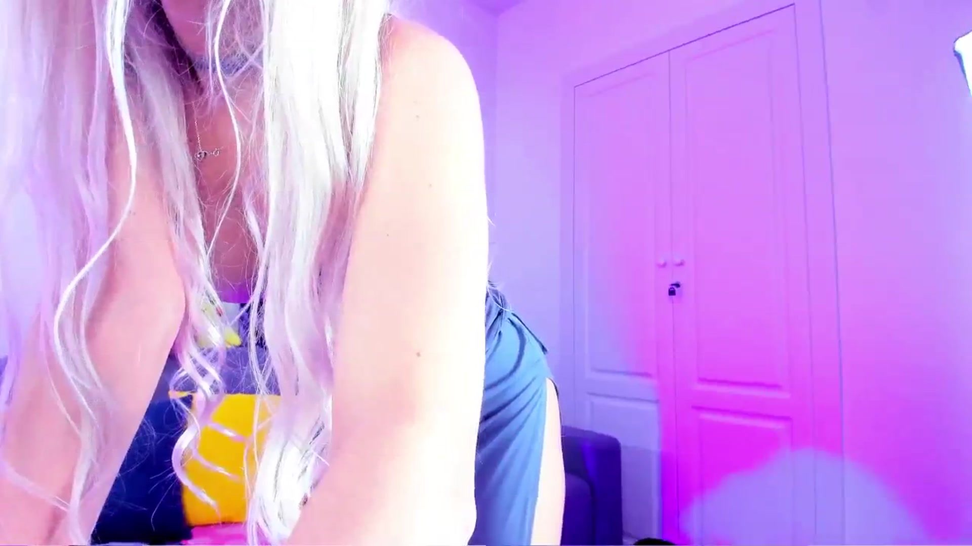 Gallery image thumbnail from Sunny__Sweet's myfreecams stream on, 12/18/2024, 06:58 image 12 of 20