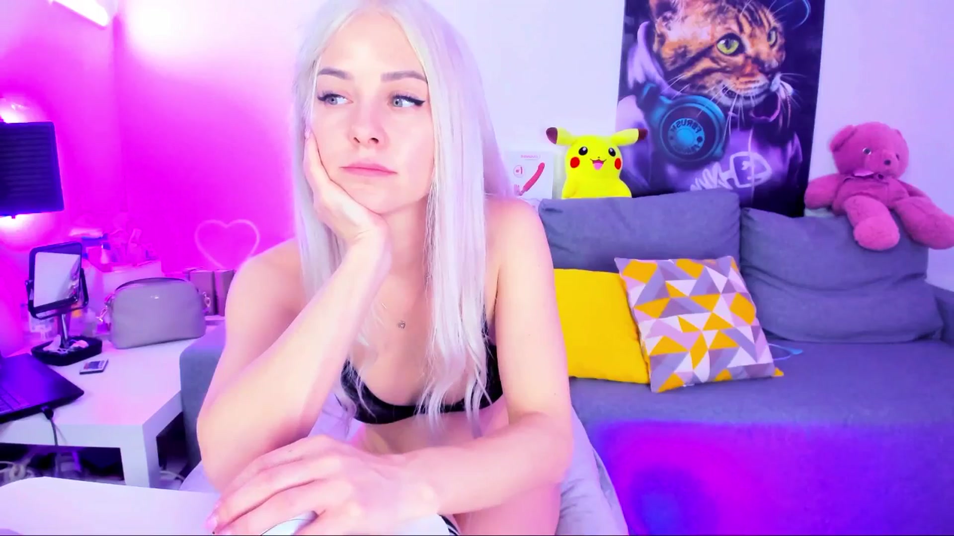 Gallery image thumbnail from Sunny__Sweet's myfreecams stream on, 04/04/2025, 05:43 image 6 of 20