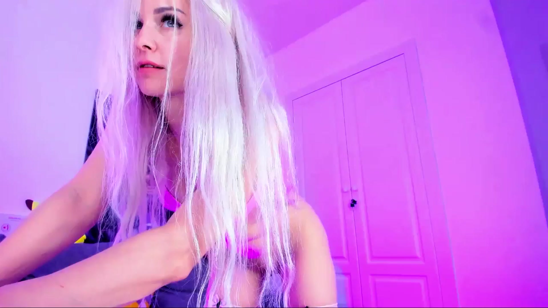 Gallery image thumbnail from Sunny__Sweet's myfreecams stream on, 04/14/2025, 07:15 image 4 of 20