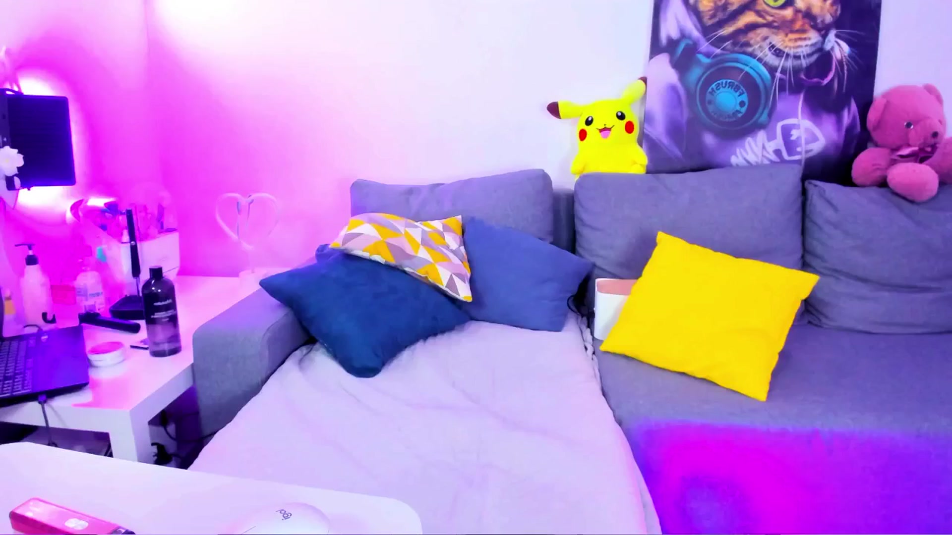 Gallery image thumbnail from Sunny__Sweet's myfreecams stream on, 05/14/2025, 06:57 image 7 of 20