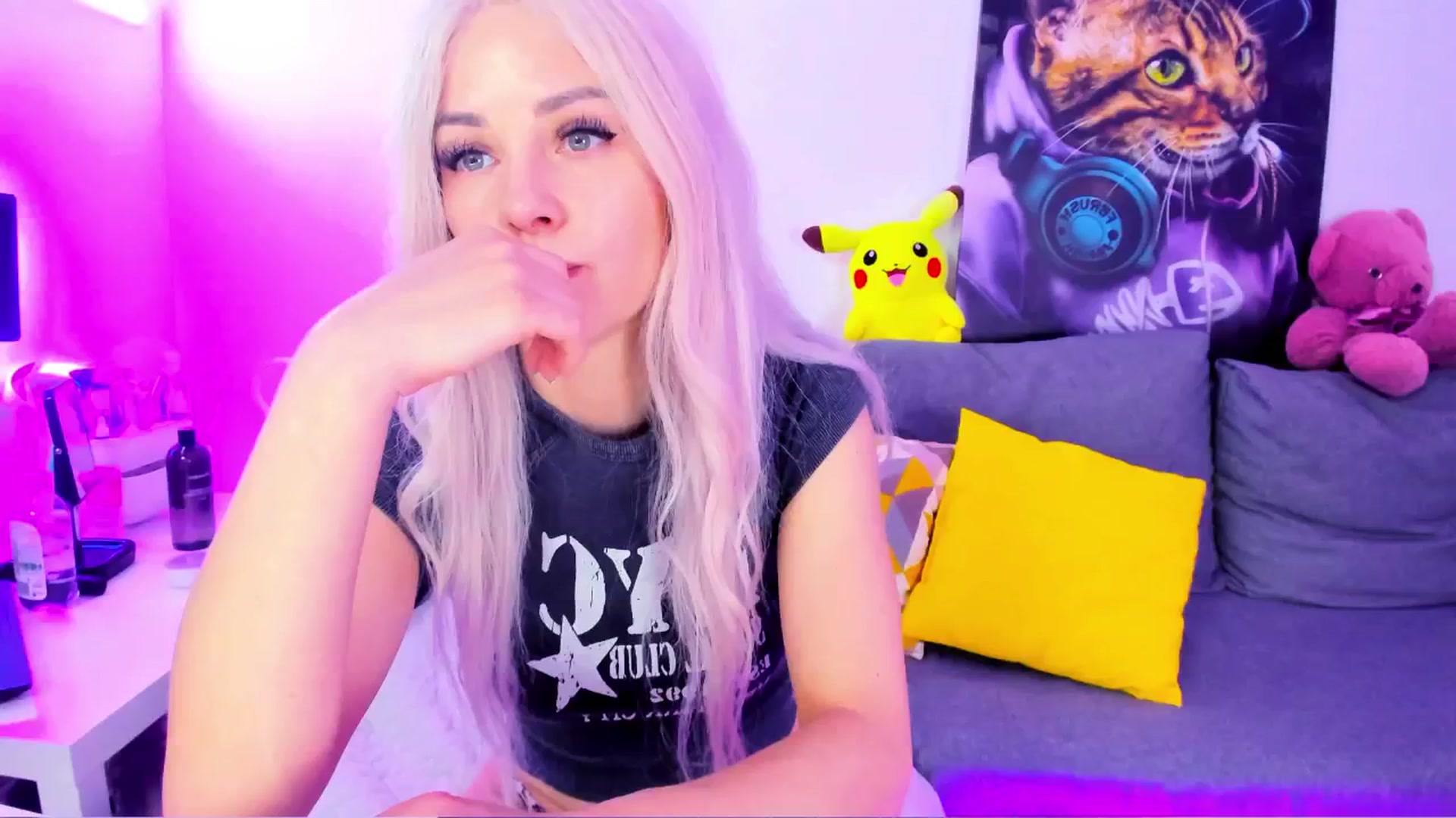 Gallery image thumbnail from Sunny__Sweet's myfreecams stream on, 05/16/2025, 04:51 image 17 of 20