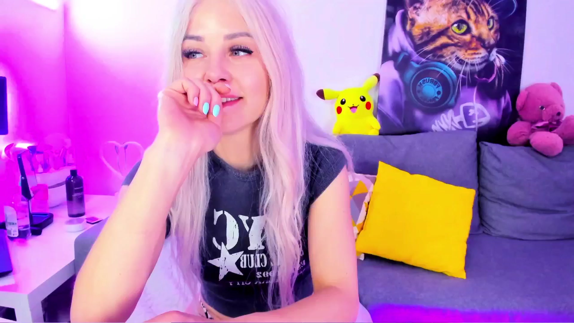 Gallery image thumbnail from Sunny__Sweet's myfreecams stream on, 05/16/2025, 04:51 image 18 of 20