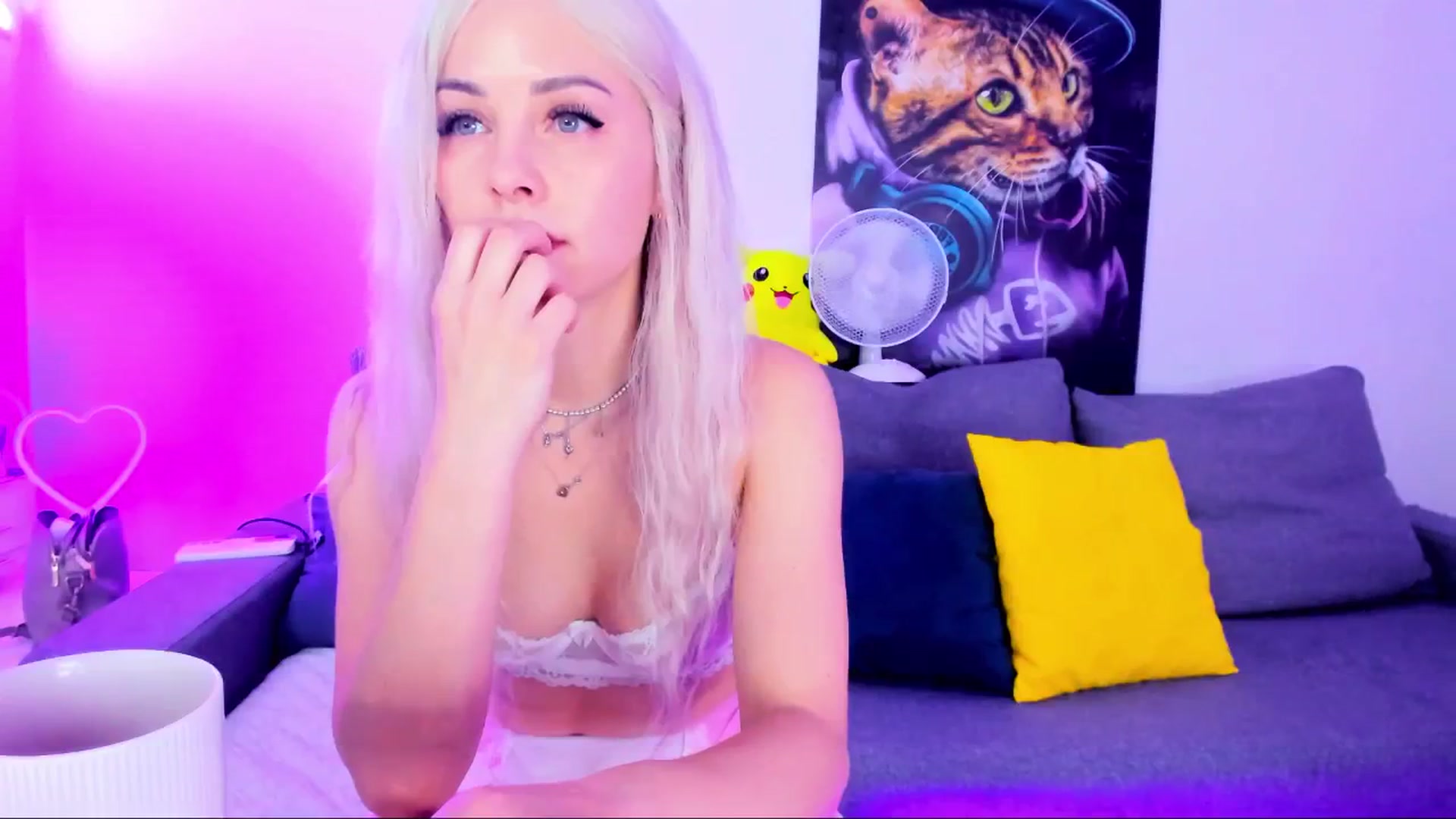 Gallery image thumbnail from Sunny__Sweet's myfreecams stream on, 06/18/2025, 05:10 image 8 of 20