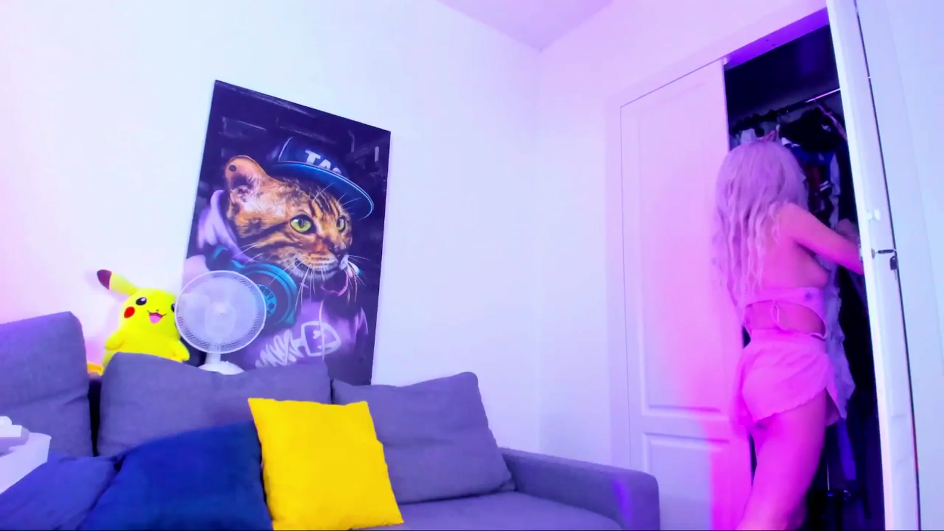 Gallery image thumbnail from Sunny__Sweet's myfreecams stream on, 06/19/2025, 04:31 image 9 of 20