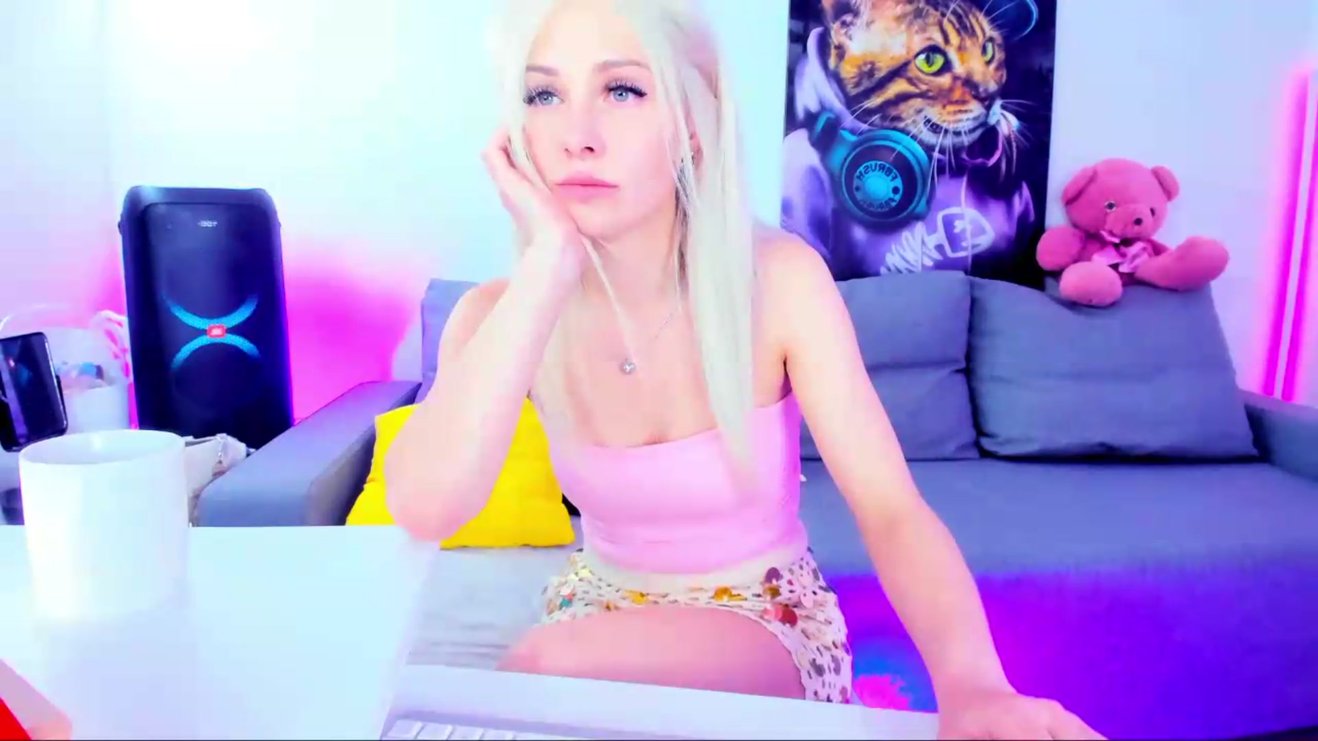 Gallery image thumbnail from Sunny__Sweet's myfreecams stream on, 08/19/2026, 06:01 image 4 of 20