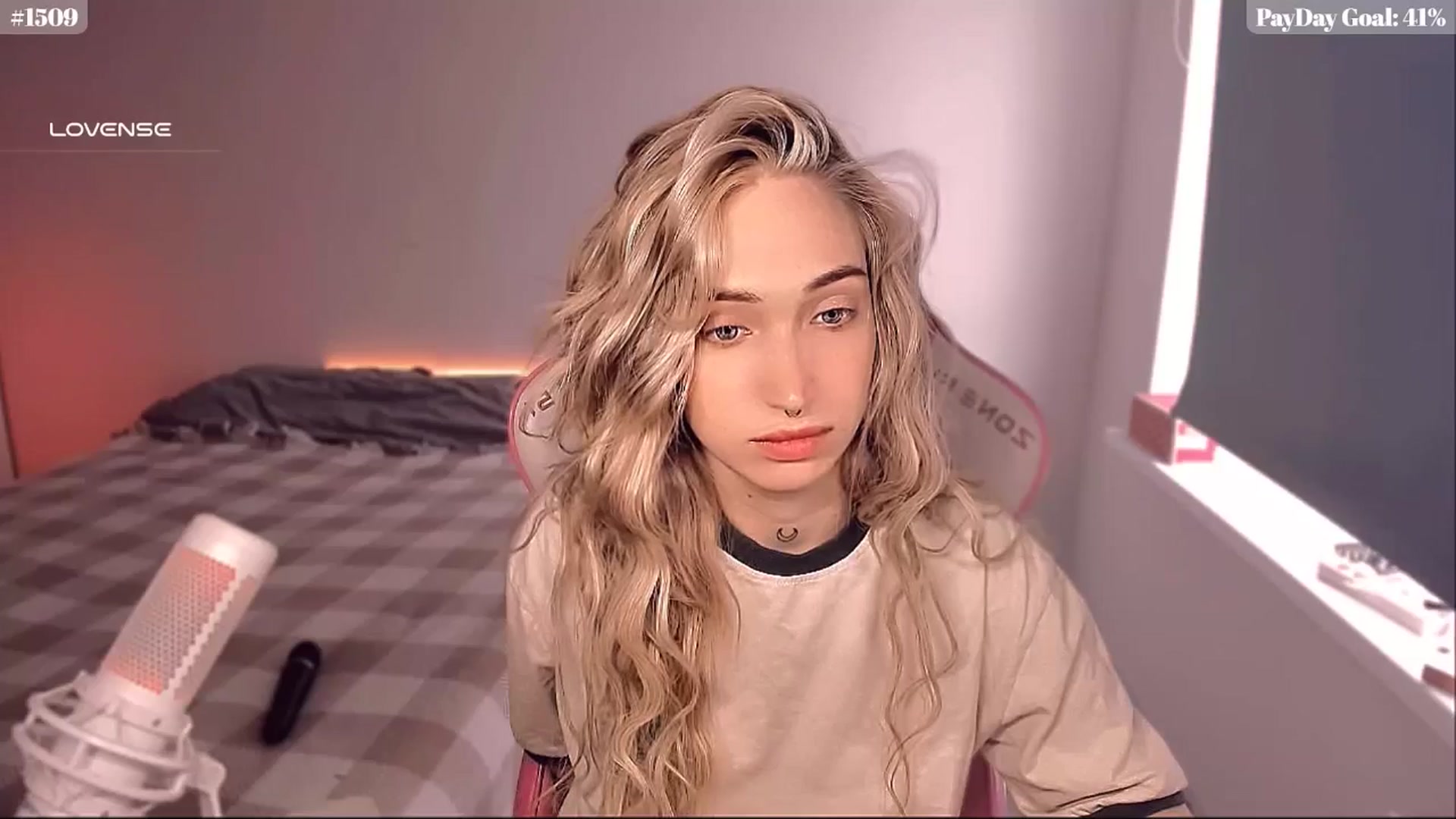 Gallery image thumbnail from Sunny_xoxo's myfreecams stream on, 04/14/2025, 08:34 image 5 of 20