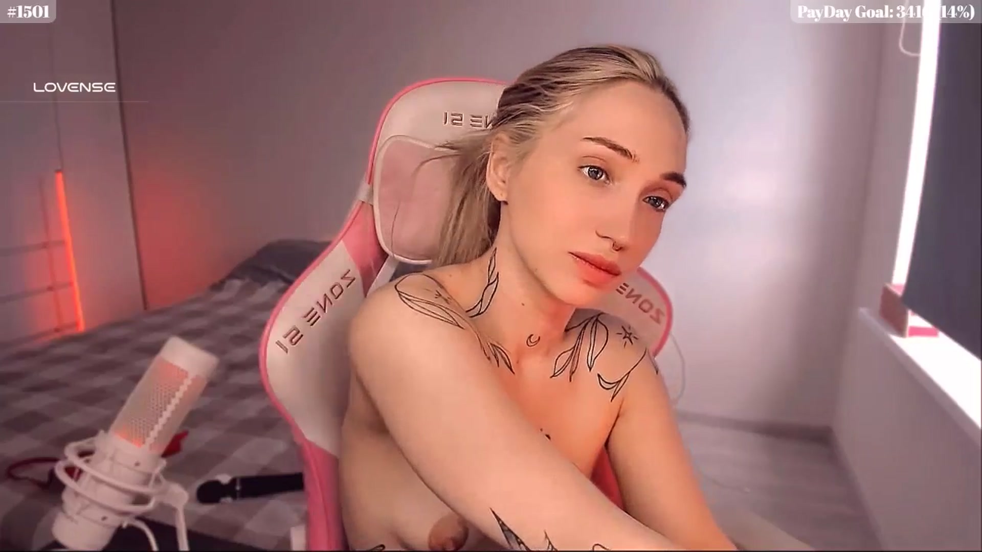 Gallery image thumbnail from Sunny_xoxo's myfreecams stream on, 04/21/2025, 08:48 image 16 of 20