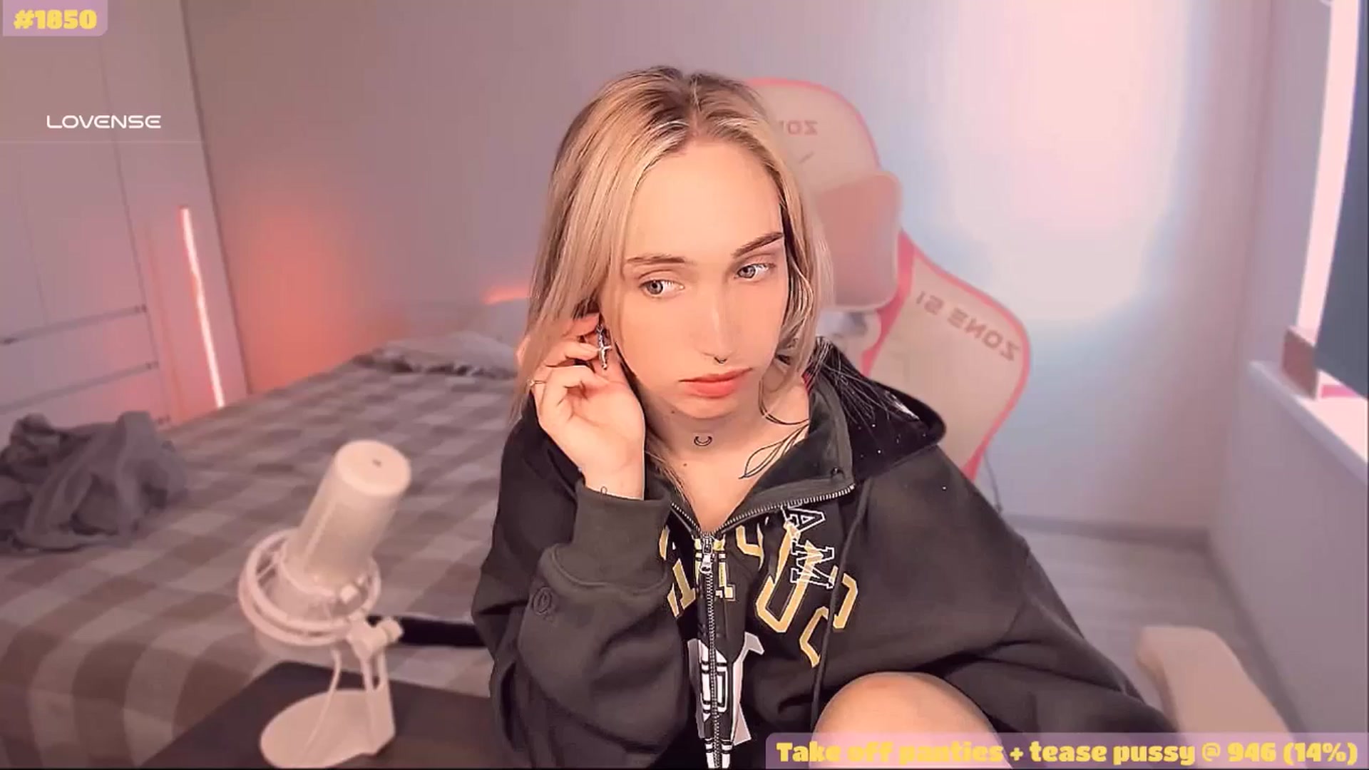 Gallery image thumbnail from Sunny_xoxo's myfreecams stream on, 05/12/2025, 09:29 image 2 of 20