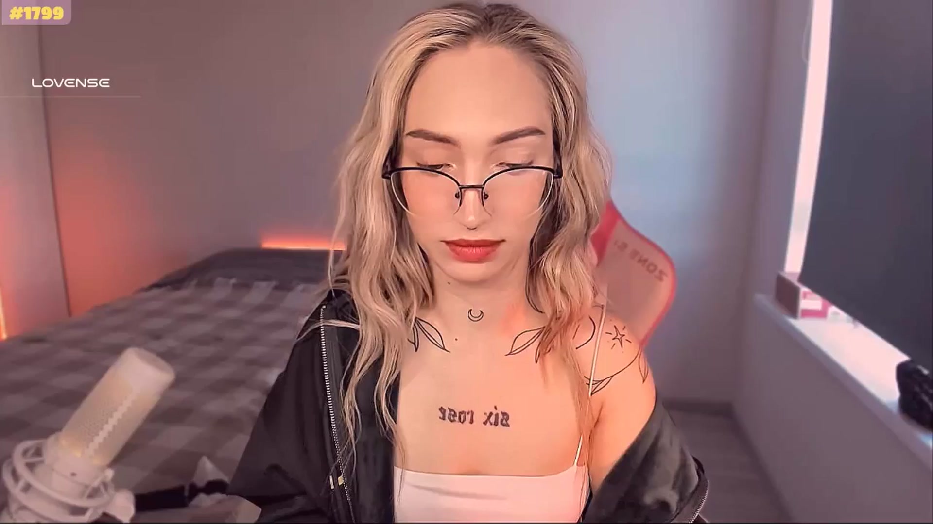 Gallery image thumbnail from Sunny_xoxo's myfreecams stream on, 05/19/2025, 04:18 image 1 of 20