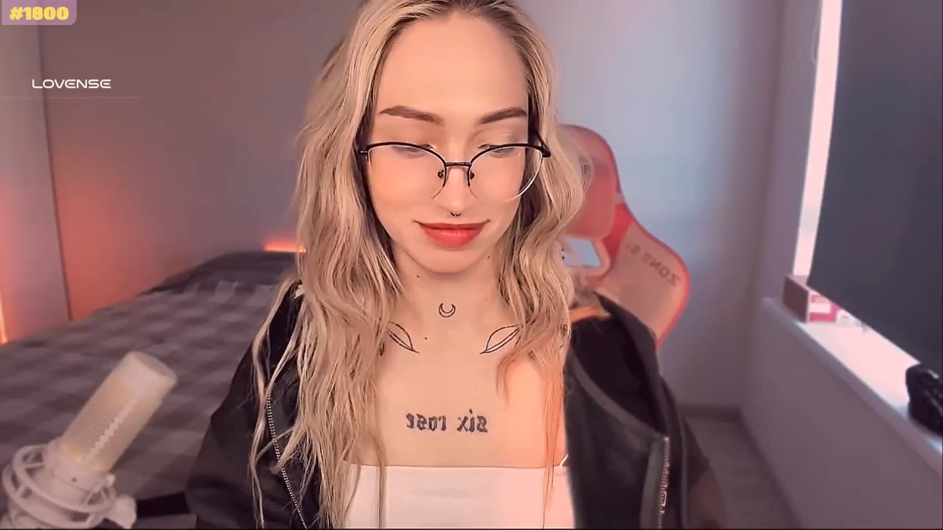 Gallery image thumbnail from Sunny_xoxo's myfreecams stream on, 05/19/2025, 04:18 image 10 of 20