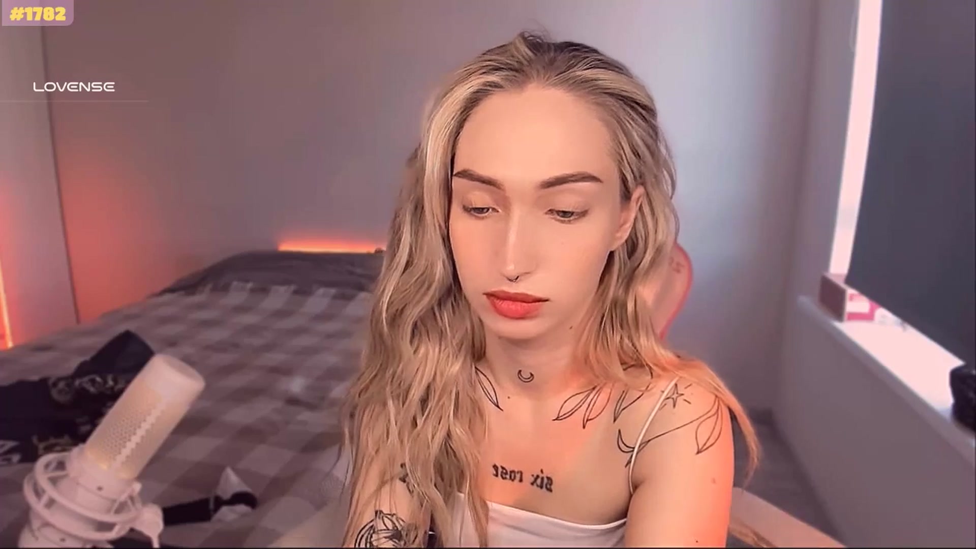Gallery image thumbnail from Sunny_xoxo's myfreecams stream on, 05/19/2025, 04:18 image 15 of 20