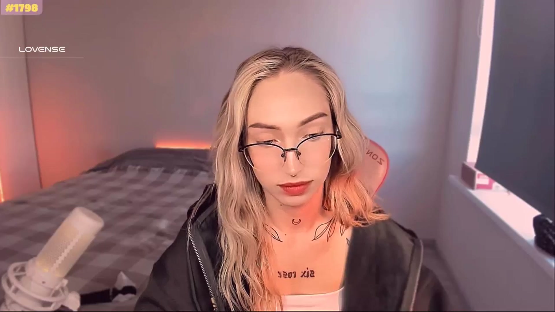 Gallery image thumbnail from Sunny_xoxo's myfreecams stream on, 05/19/2025, 04:18 image 5 of 20