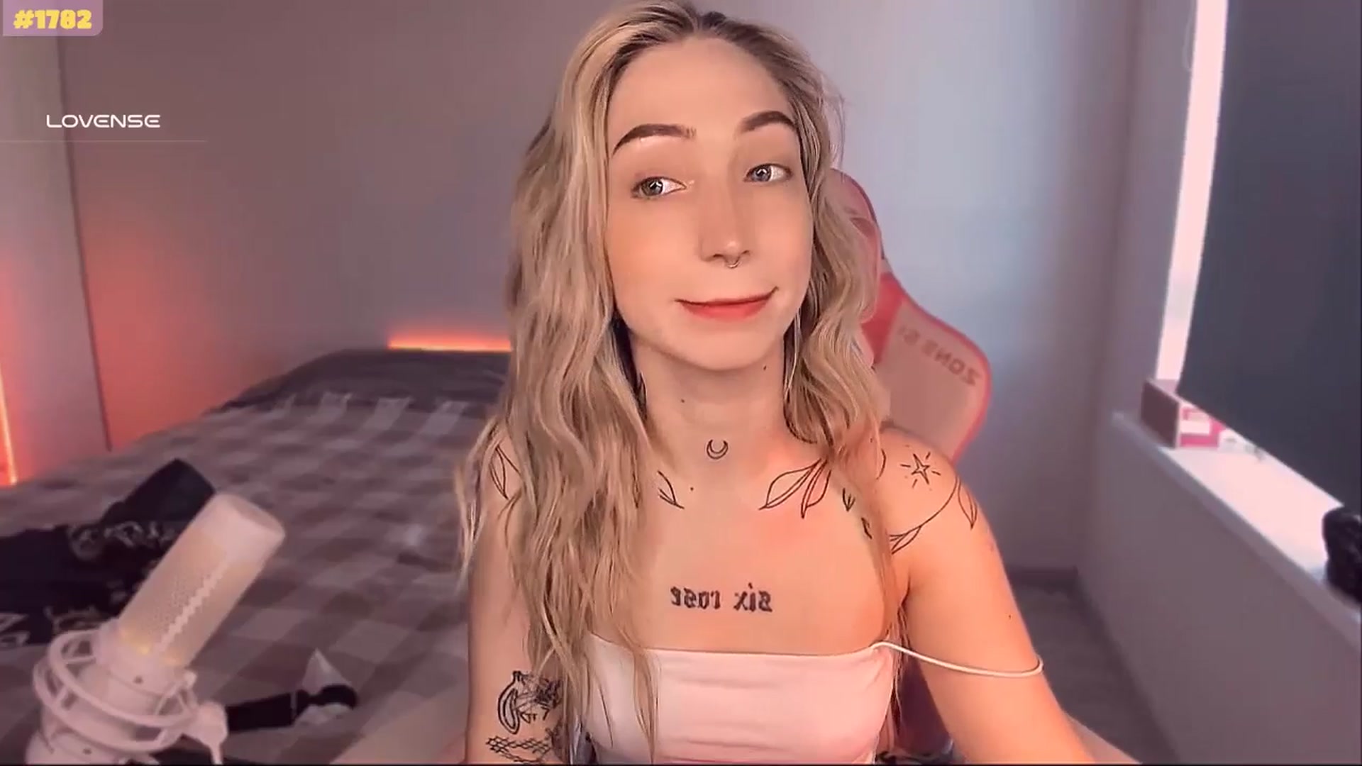 Gallery image thumbnail from Sunny_xoxo's myfreecams stream on, 05/19/2025, 04:18 image 12 of 20