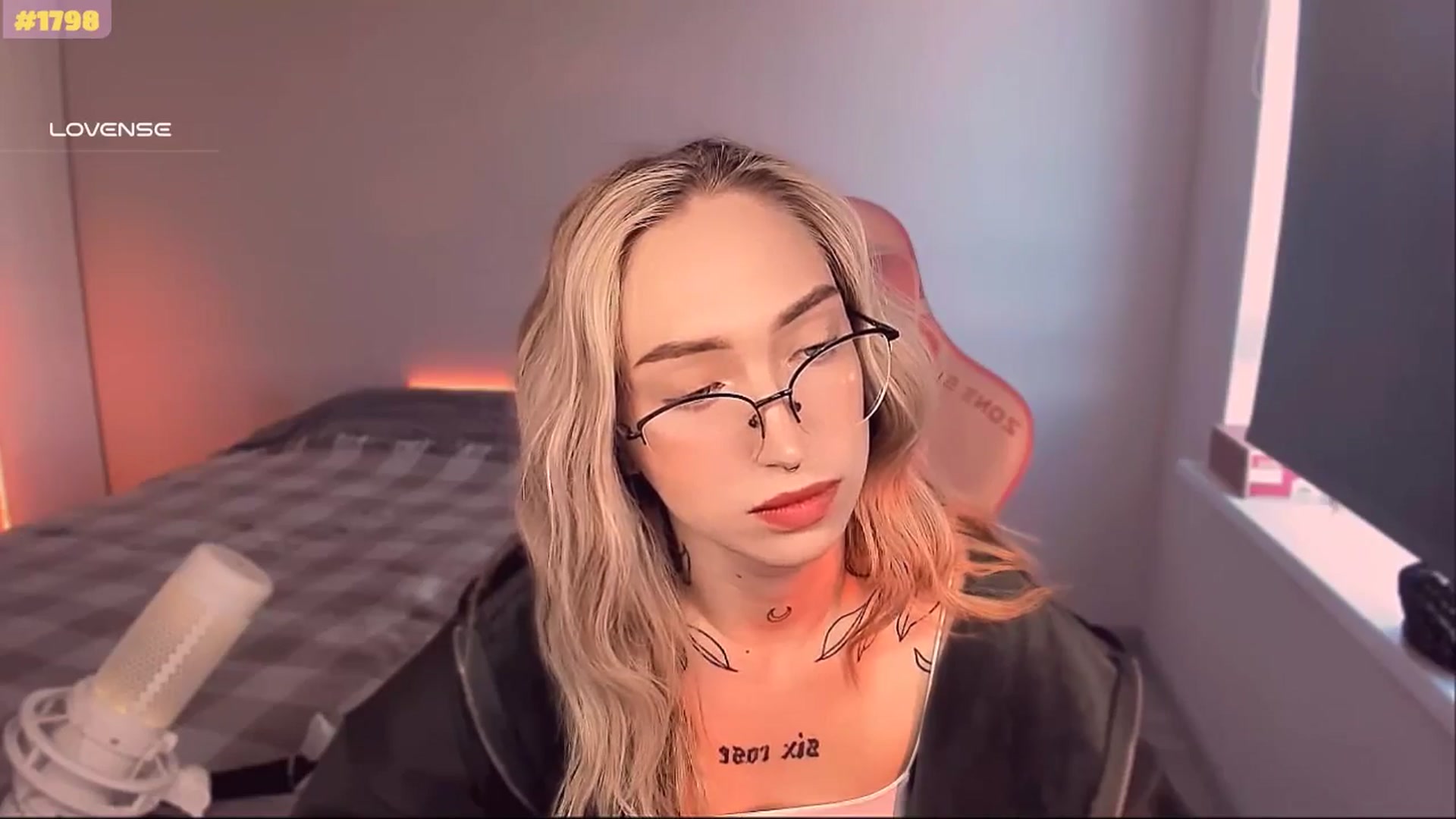 Gallery image thumbnail from Sunny_xoxo's myfreecams stream on, 05/19/2025, 04:18 image 6 of 20