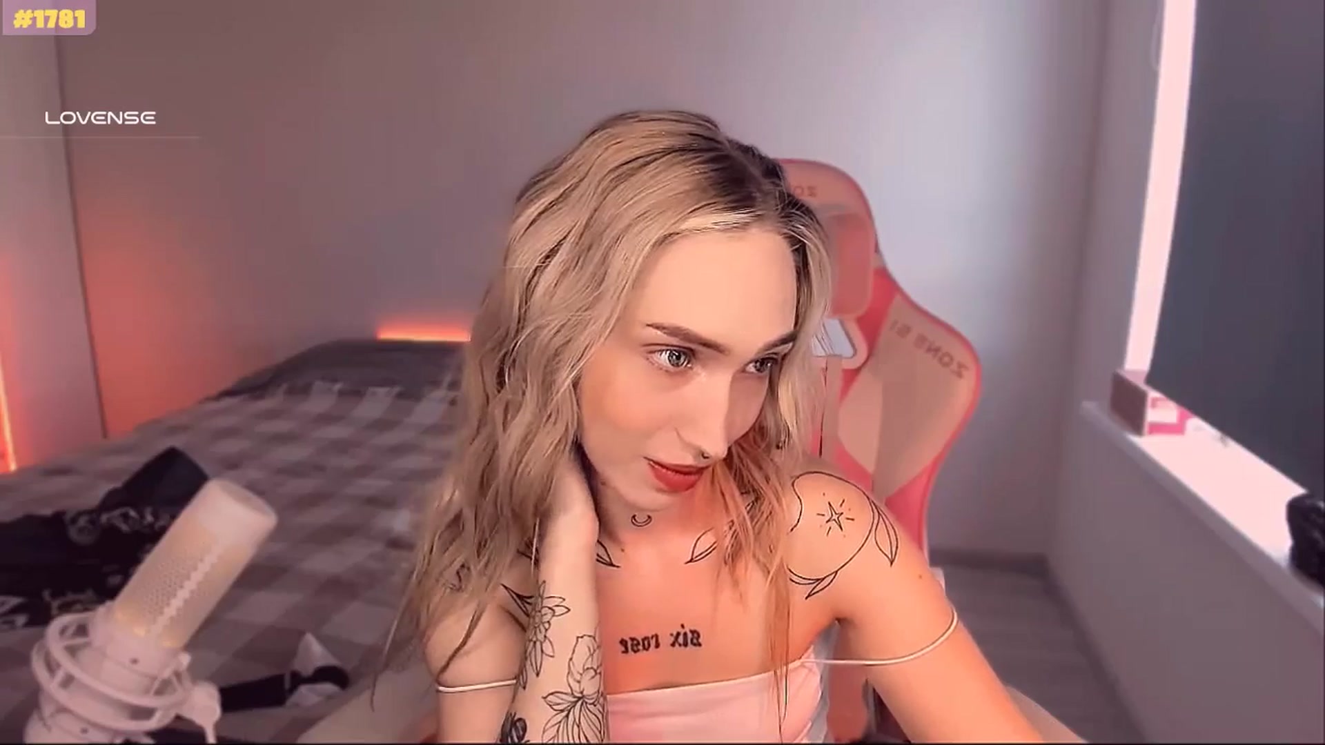 Gallery image thumbnail from Sunny_xoxo's myfreecams stream on, 05/19/2025, 04:18 image 19 of 20