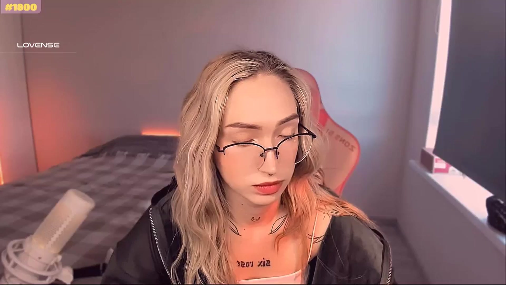 Gallery image thumbnail from Sunny_xoxo's myfreecams stream on, 05/19/2025, 04:18 image 8 of 20