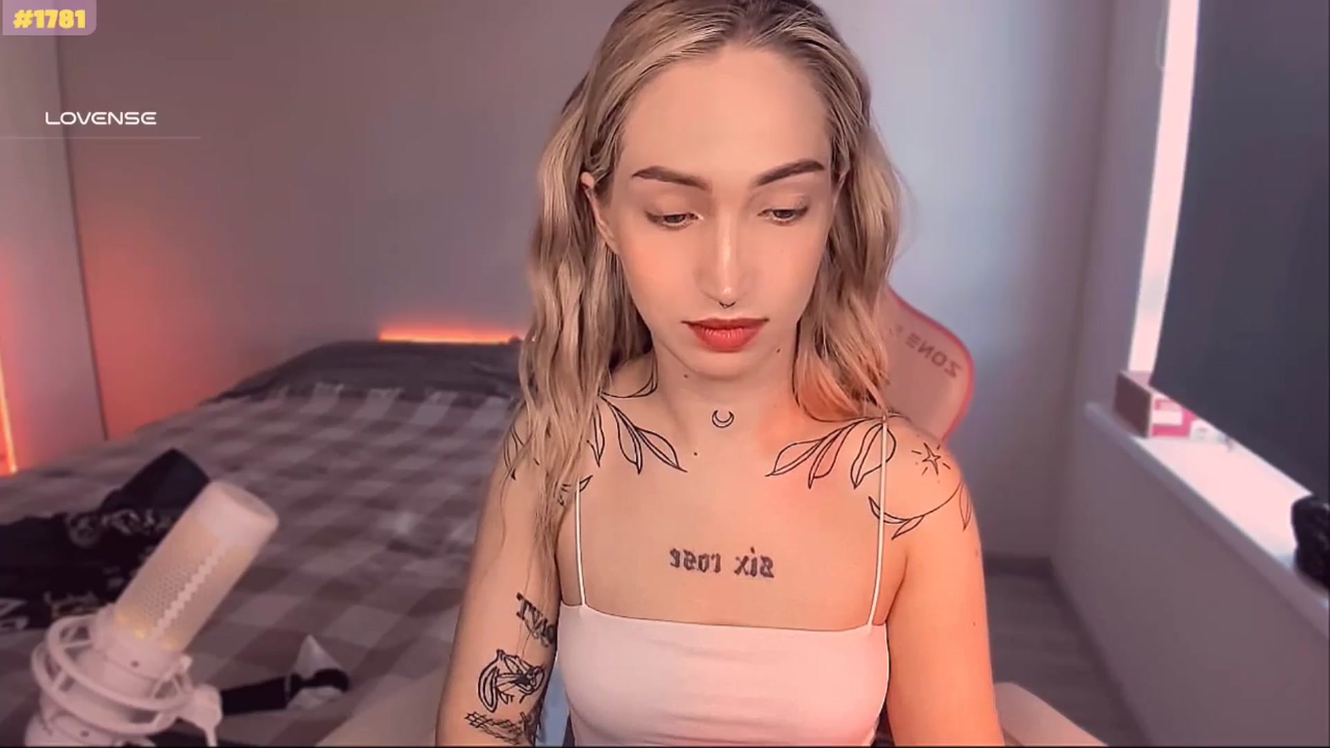 Gallery image thumbnail from Sunny_xoxo's myfreecams stream on, 05/19/2025, 04:18 image 14 of 20