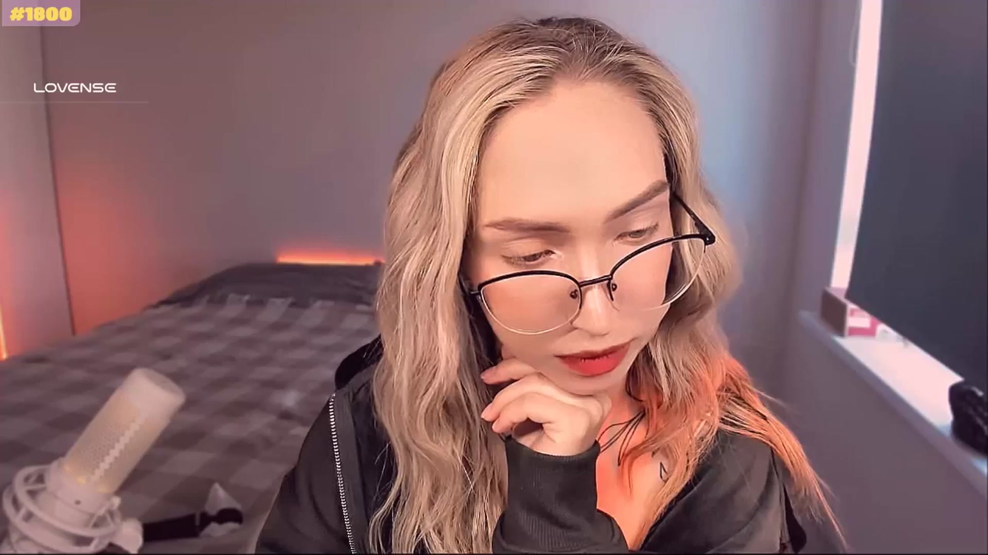 Gallery image thumbnail from Sunny_xoxo's myfreecams stream on, 05/19/2025, 04:18 image 9 of 20