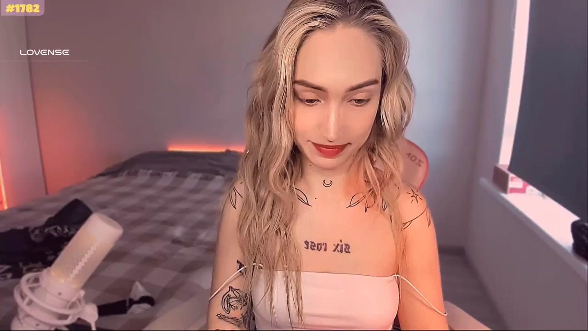 Gallery image thumbnail from Sunny_xoxo's myfreecams stream on, 05/19/2025, 04:18 image 16 of 20