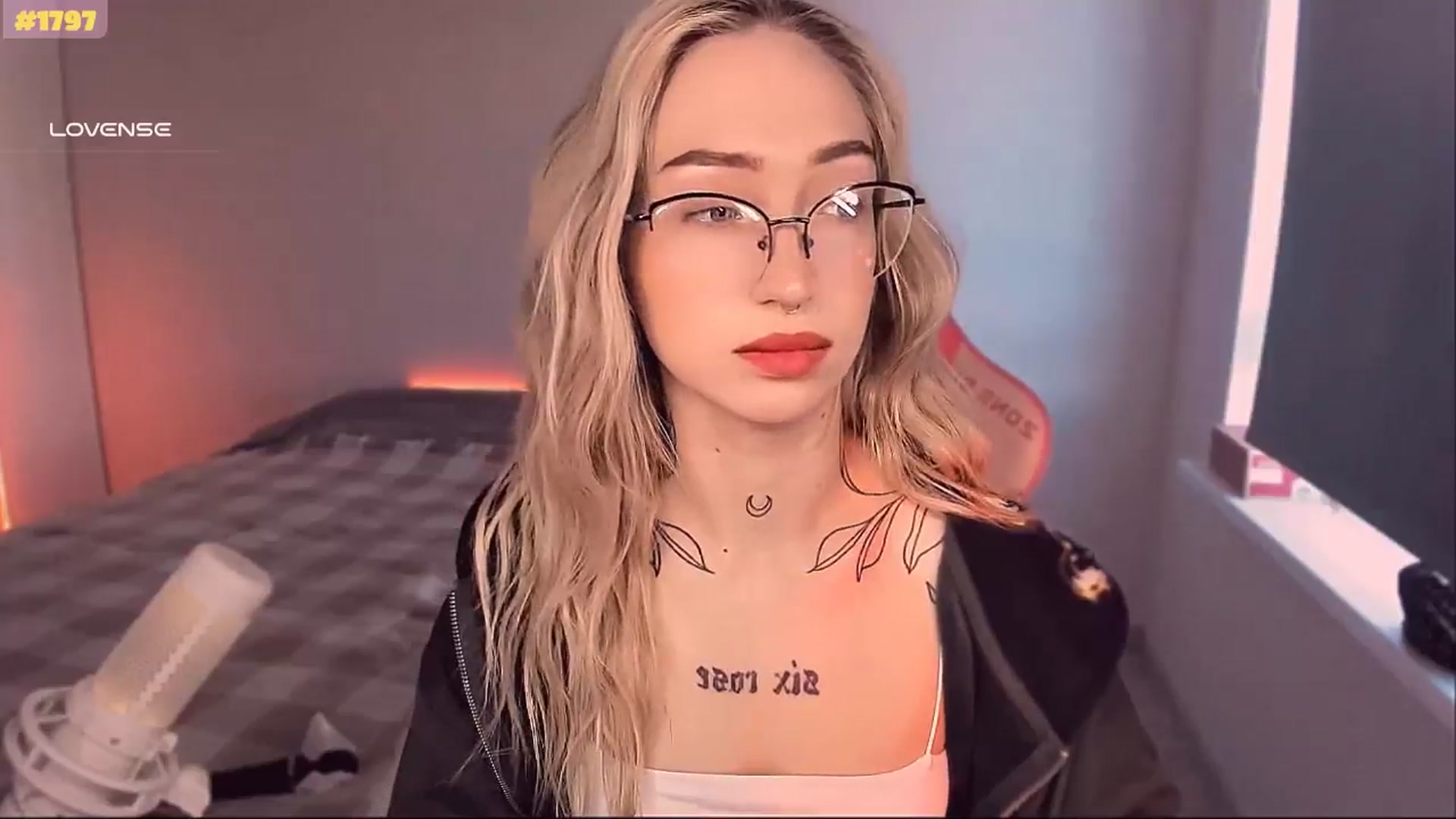 Gallery image thumbnail from Sunny_xoxo's myfreecams stream on, 05/19/2025, 04:18 image 2 of 20