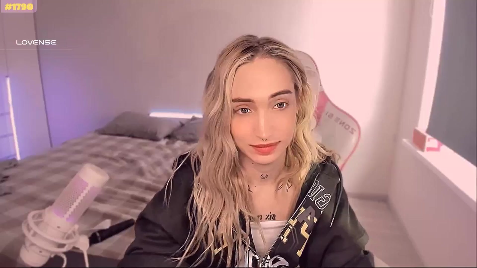 Gallery image thumbnail from Sunny_xoxo's myfreecams stream on, 05/19/2025, 07:28 image 19 of 20