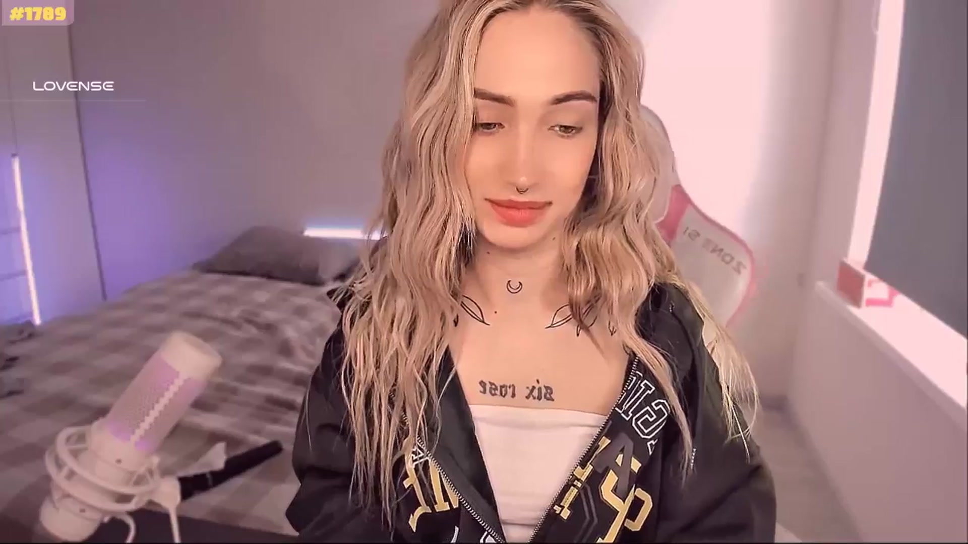 Gallery image thumbnail from Sunny_xoxo's myfreecams stream on, 05/19/2025, 07:28 image 17 of 20