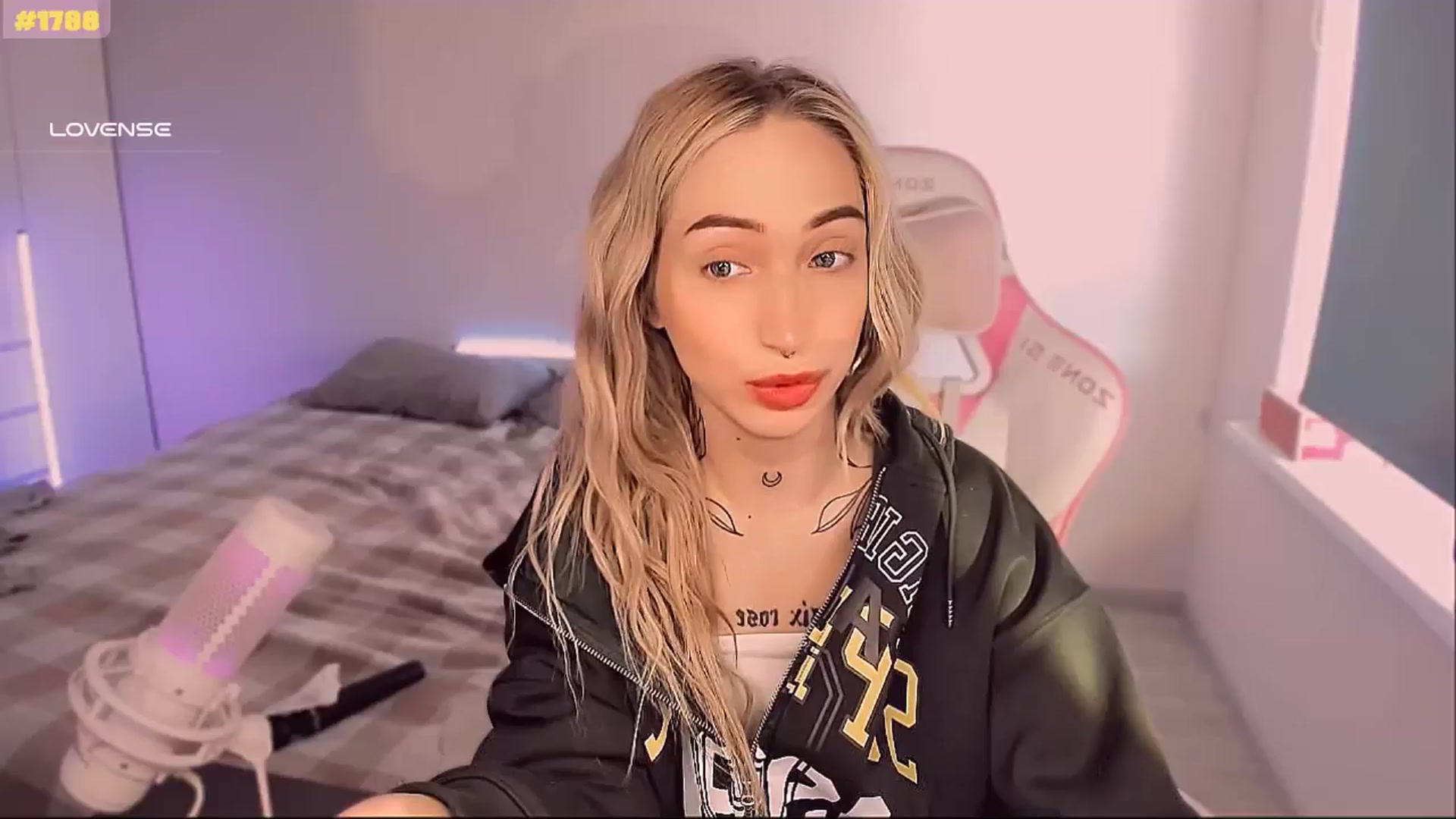 Gallery image thumbnail from Sunny_xoxo's myfreecams stream on, 05/19/2025, 07:28 image 1 of 20