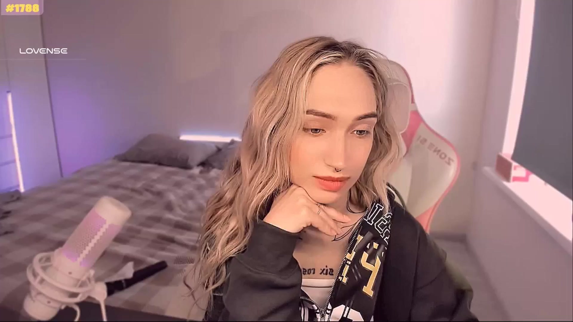 Gallery image thumbnail from Sunny_xoxo's myfreecams stream on, 05/19/2025, 07:28 image 8 of 20