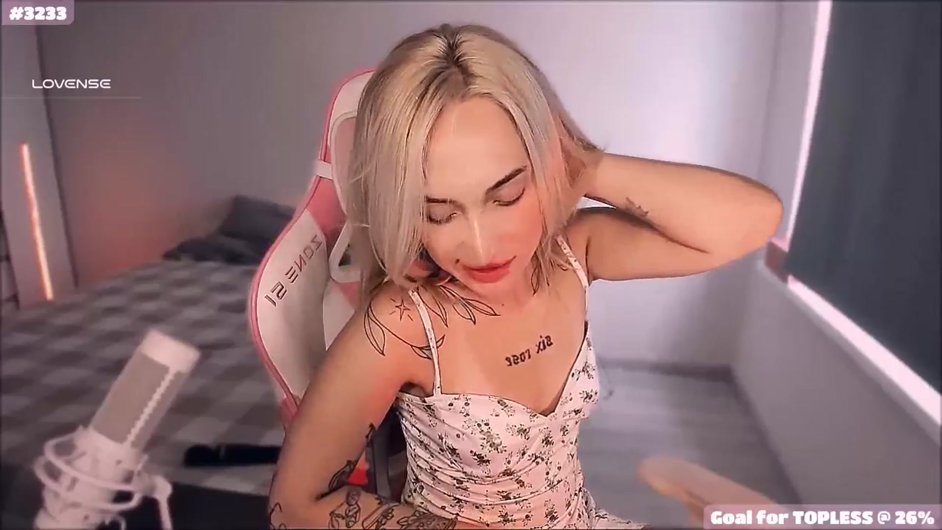 Gallery image thumbnail from Sunny_xoxo's myfreecams stream on, 06/24/2025, 07:45 image 5 of 20