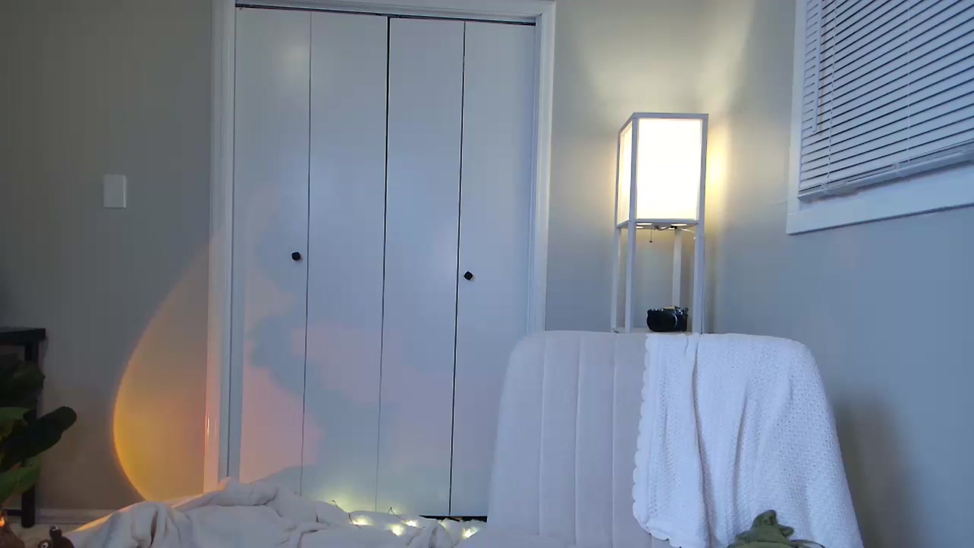 Gallery image thumbnail from SunnylilDays's myfreecams stream on, 08/01/2024, 07:21 image 16 of 20