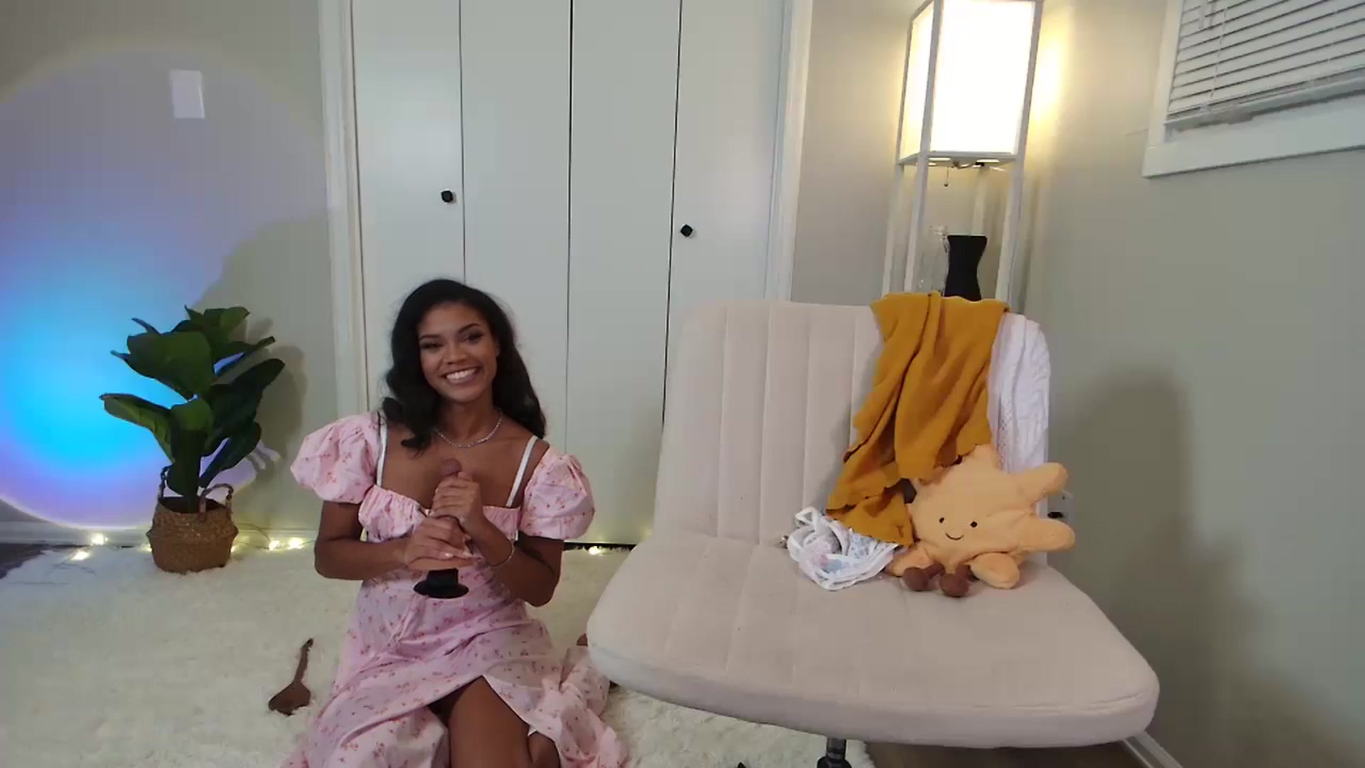 Gallery image thumbnail from SunnylilDays's myfreecams stream on, 08/07/2024, 03:50 image 2 of 20