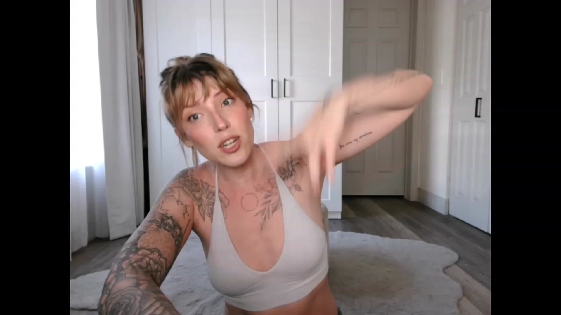 Gallery image thumbnail from Sunnyy_Dazee's myfreecams stream on, 04/03/2023, 21:31 image 4 of 20