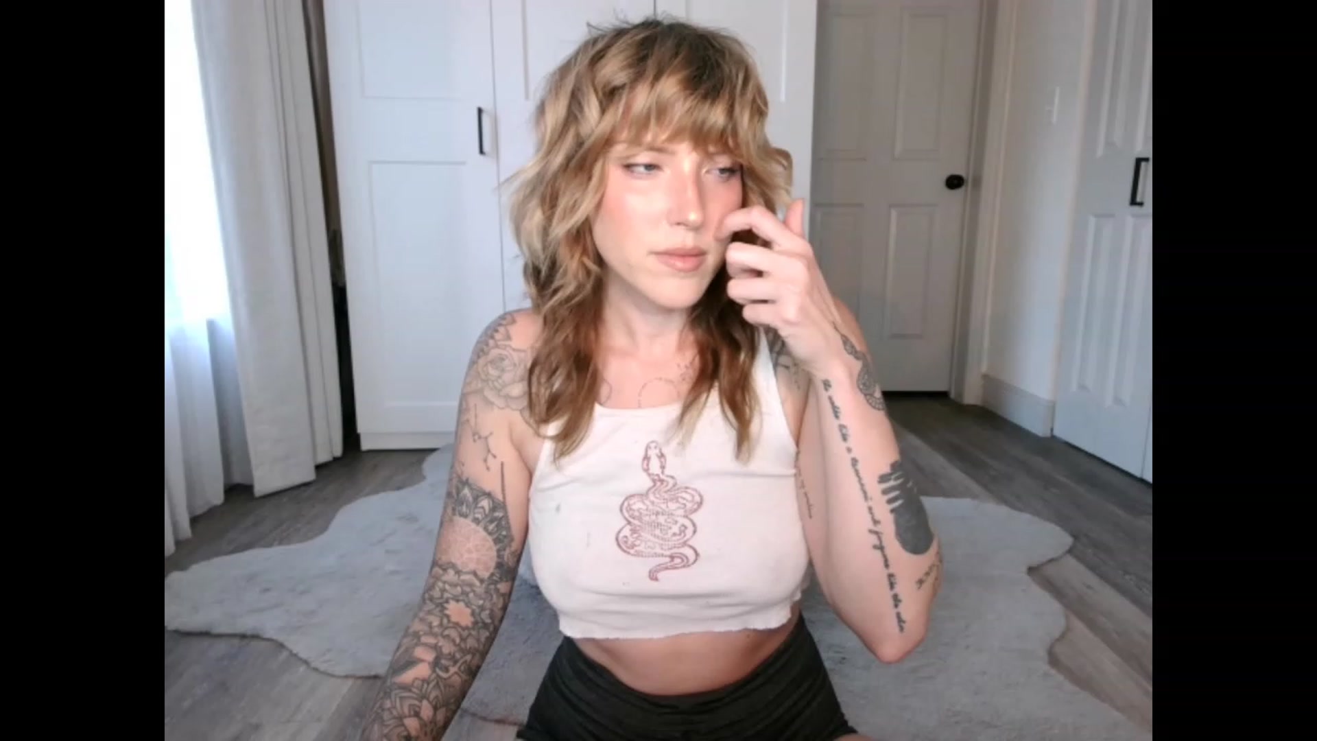Gallery image thumbnail from Sunnyy_Dazee's myfreecams stream on, 04/07/2023, 23:28 image 7 of 20